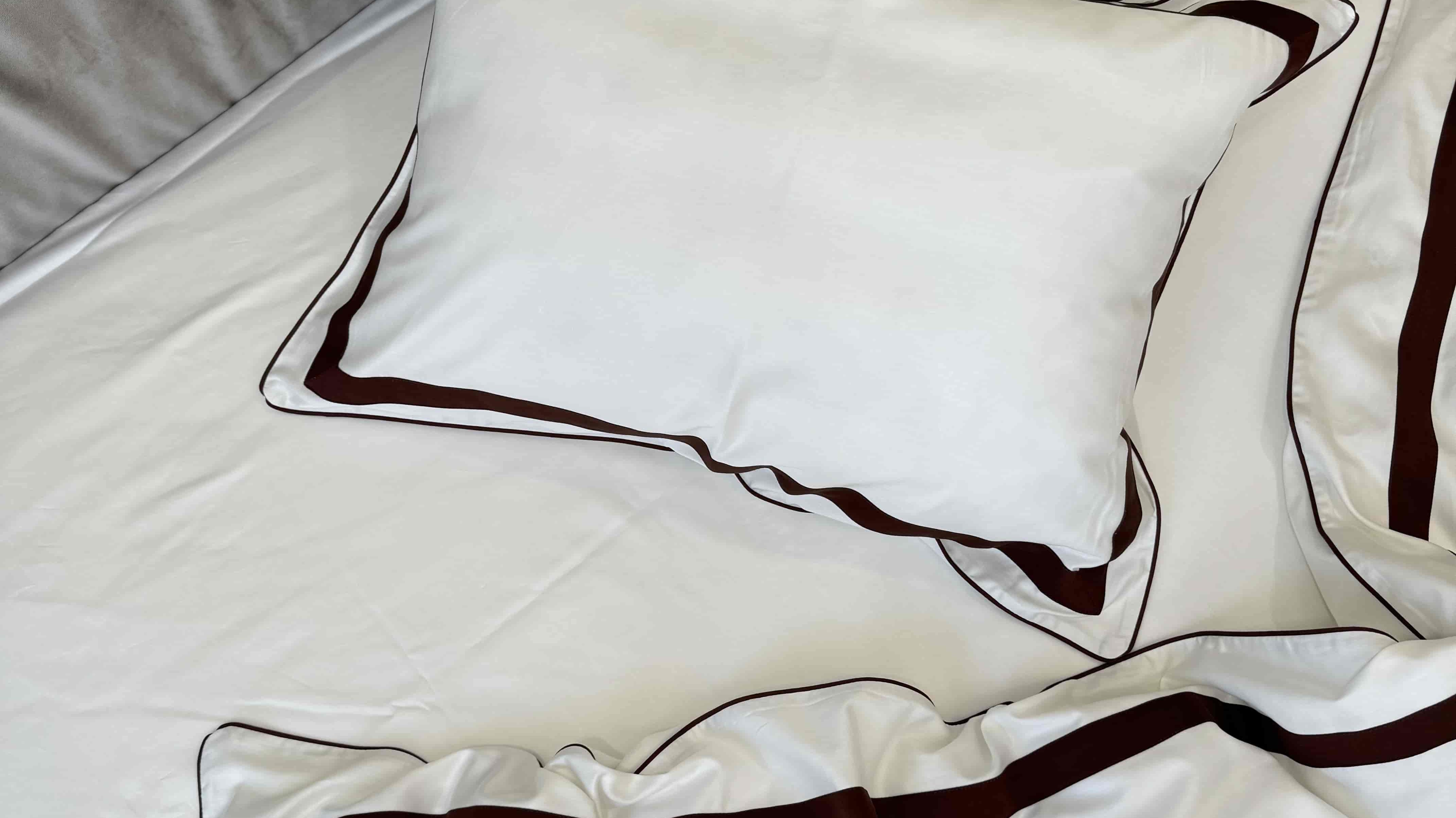 Pościel hotelowa do domu – jak wprowadzić luksus hotelowy do własnej sypialni?