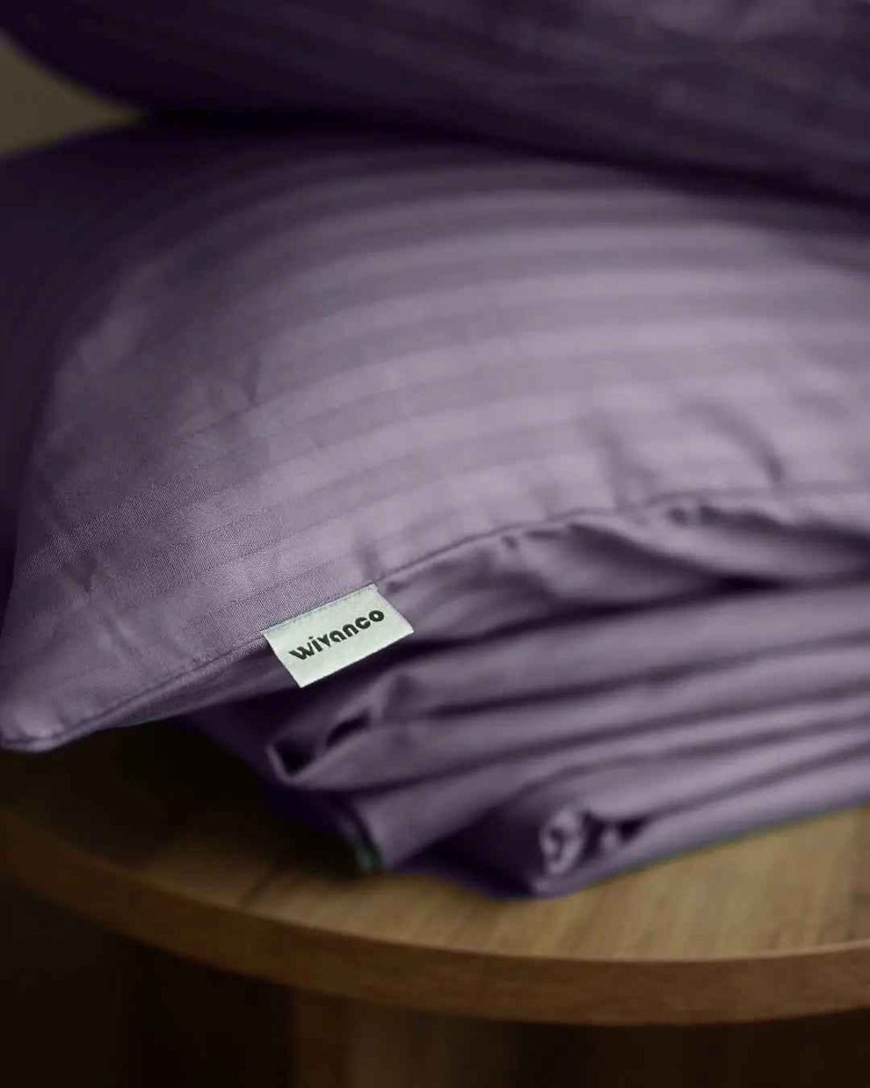 Luksusowe Prześcieradło Satynowe z Gumką - Fioletowe Paski, 100% Bawełna , Miękka i Oddychająca | Komfort Hotelowy