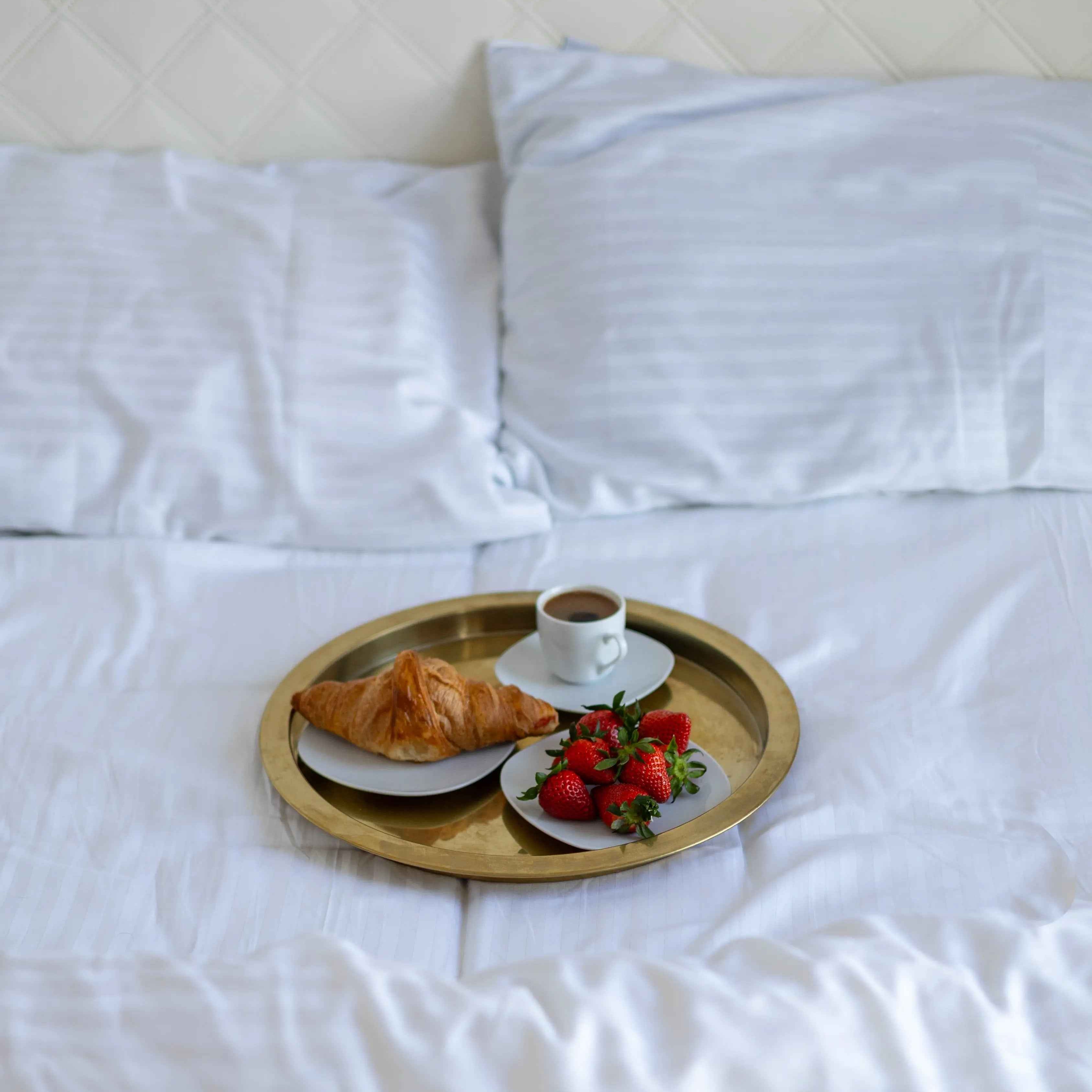 Pościel Satynowa w Paski – Biała, 100% Bawełna Turecka, 140g, Luksus Hotelowy