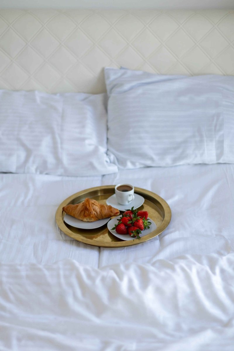 Pościel Satynowa w Paski – Biała, 100% Bawełna Turecka, 140g, Luksus Hotelowy