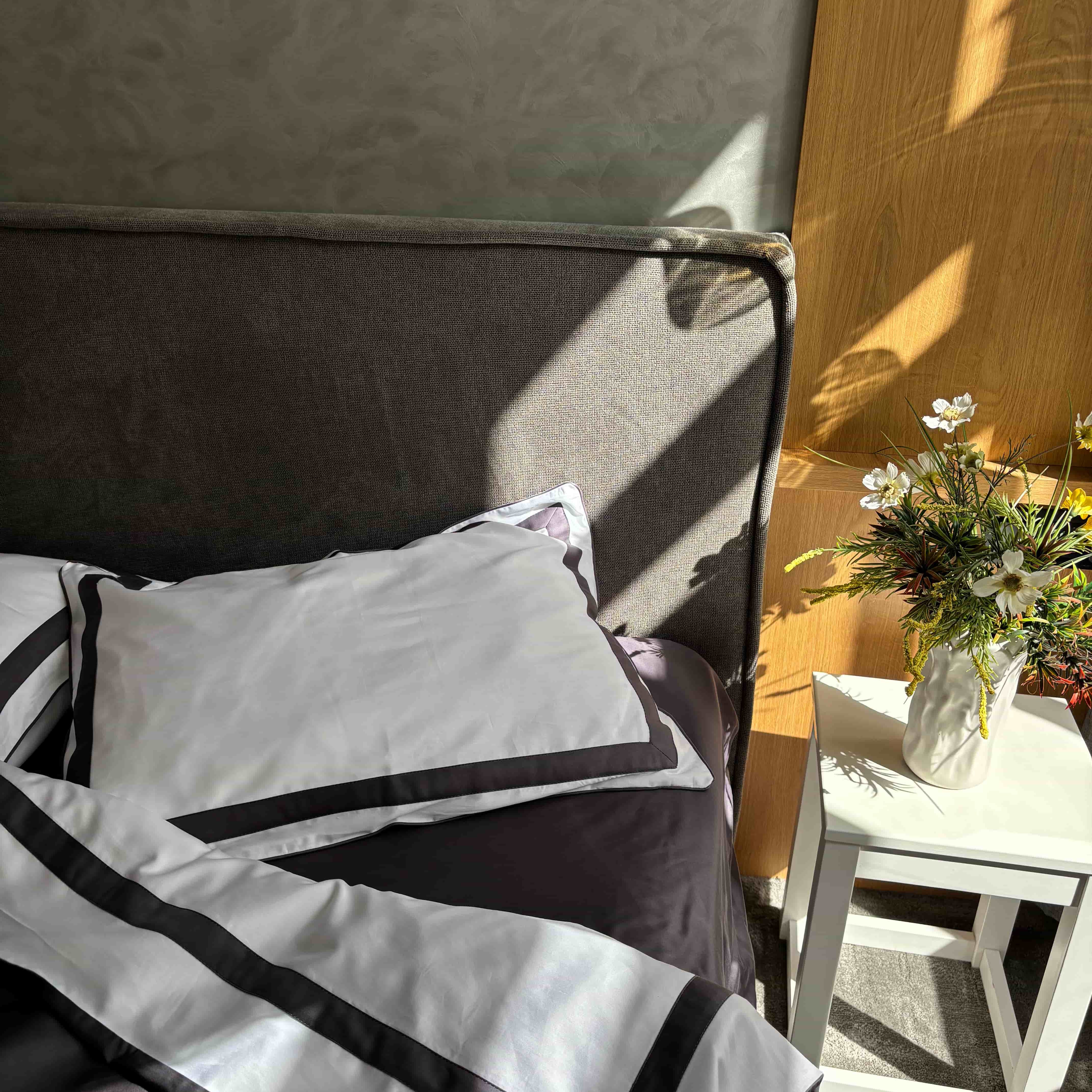 Pościel z Merceryzowanej Satyny – Grafitowy & Chłodna Biel ,100% Bawełna Turecka, 140 g/m², Edycja Exclusive Wivanco Bedding