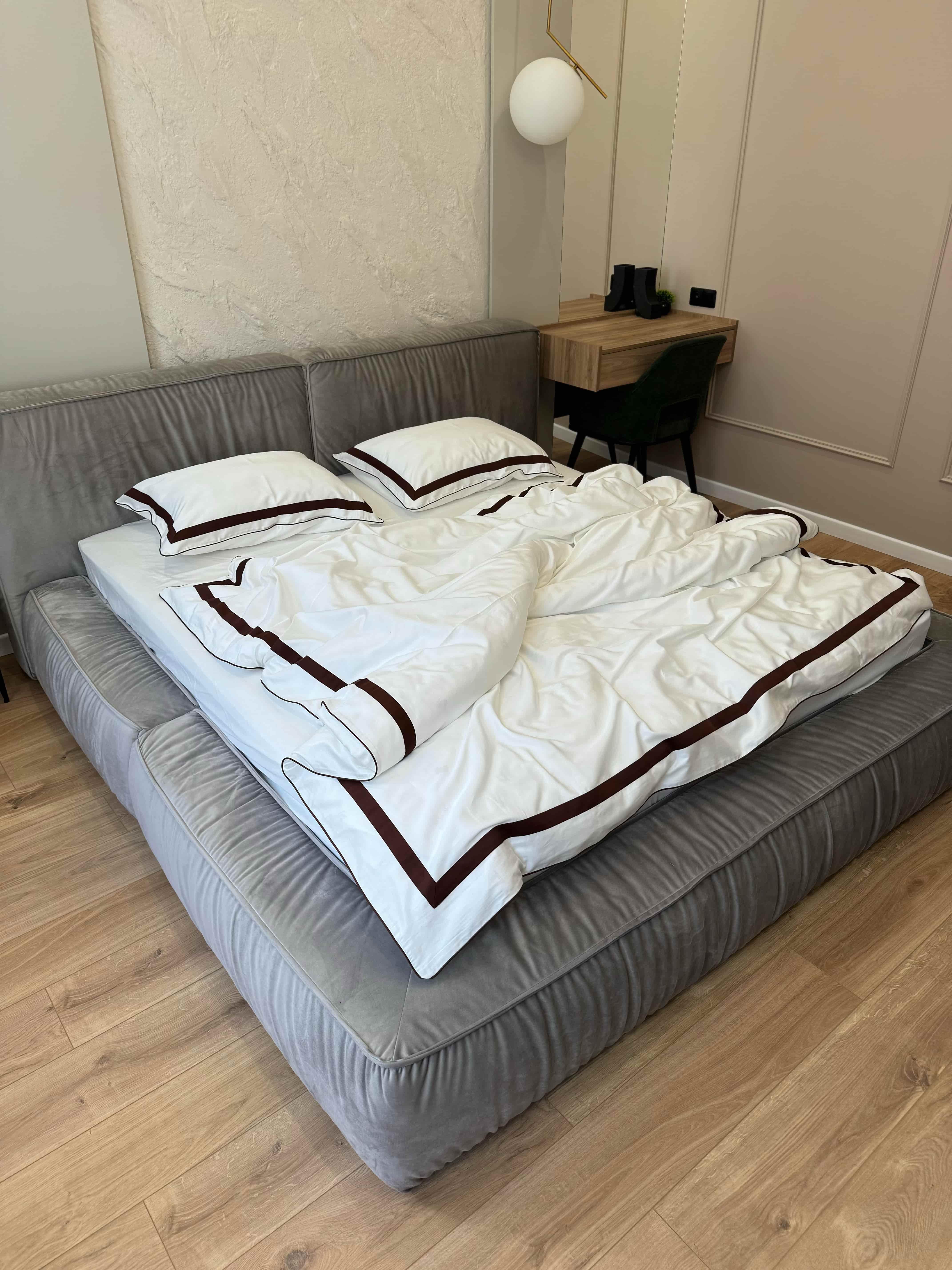 pościel czekoladowa z białą lamówką