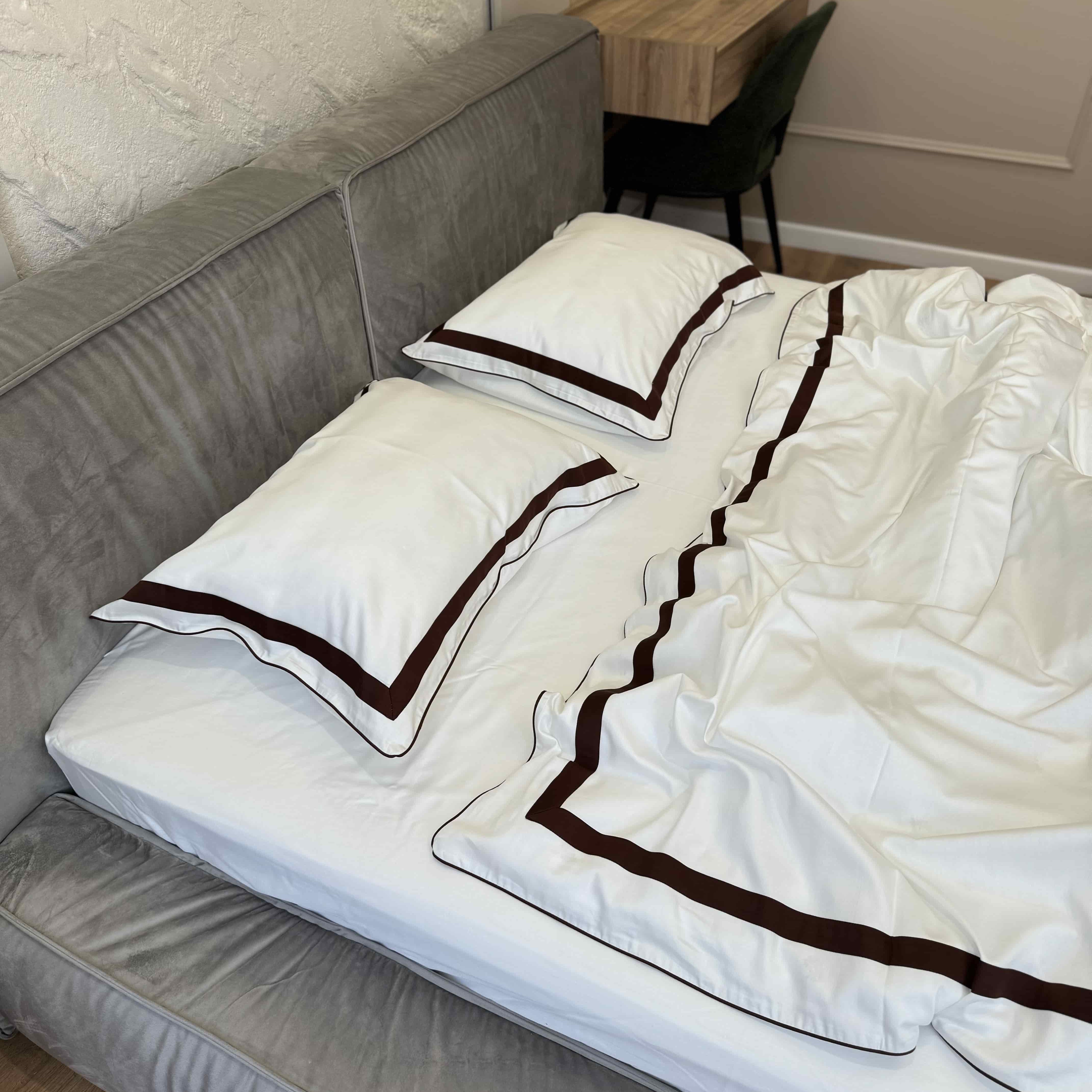 pościel czekoladowa z białą lamówką