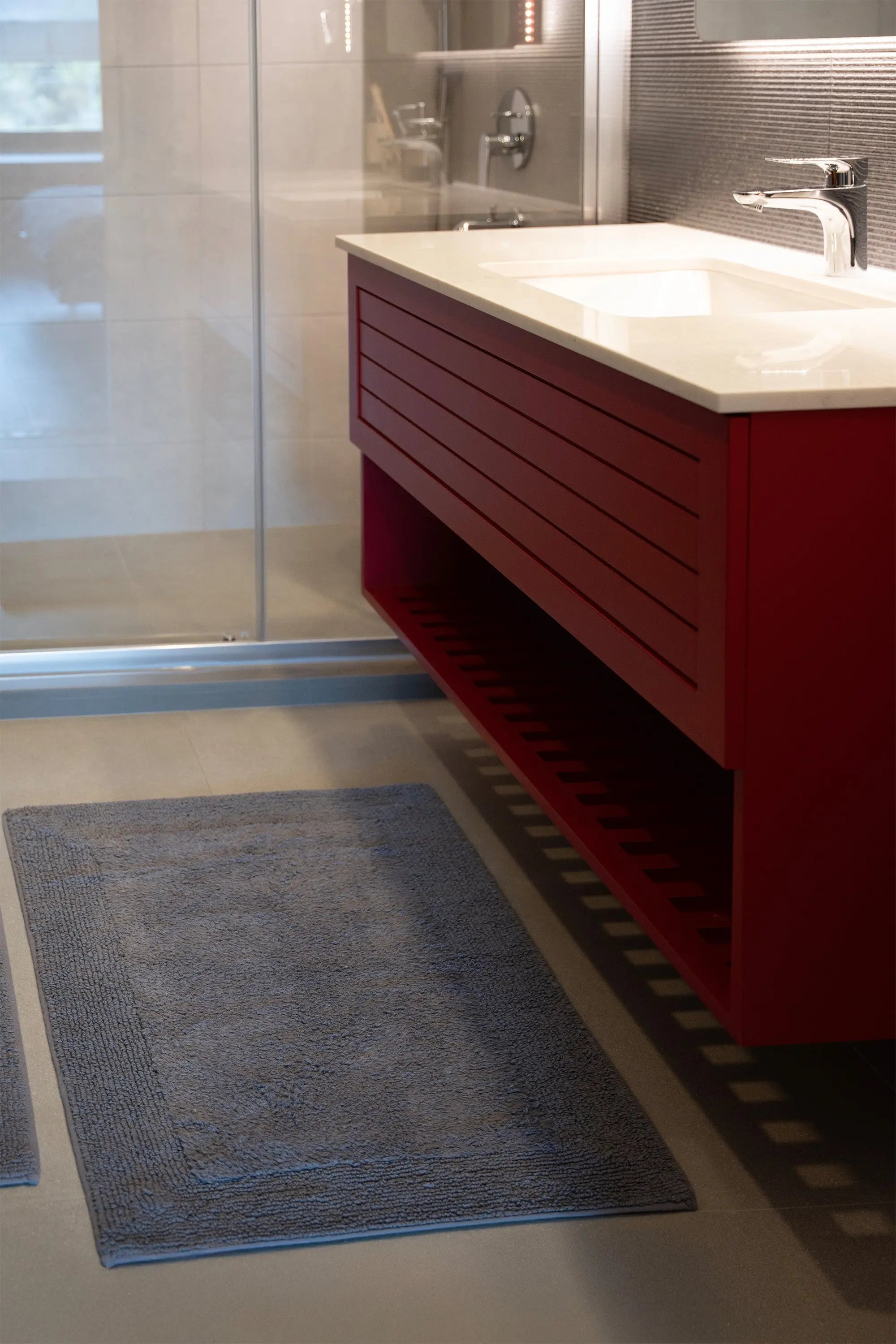 Zestaw 2 dywaników łazienkowych Petra – 100% Turecka Czesana Bawełna, Antracyt Wivanco Bedding