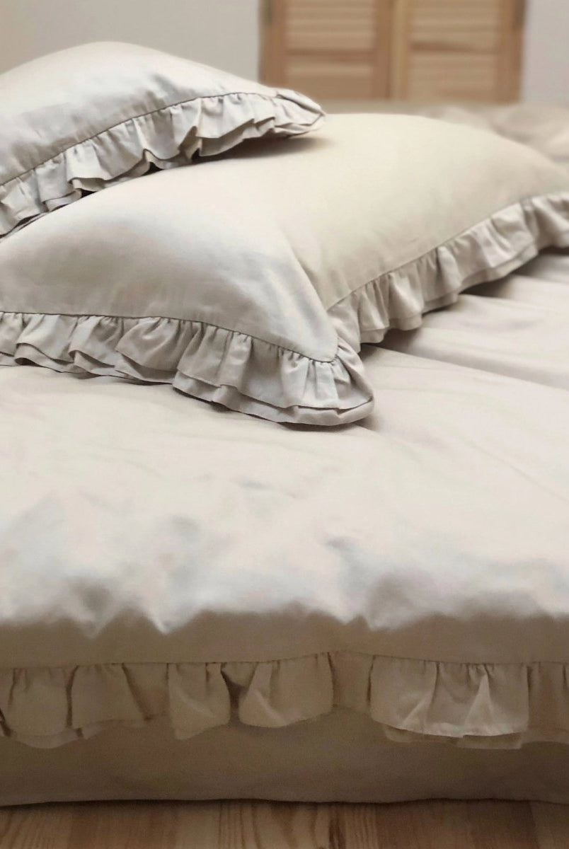 Pościel satynowa z merceryzowanej bawełny tureckiej 140 g/m² – beżowy latte z falbanką | Kolekcja Falbanki Wivanco Bedding