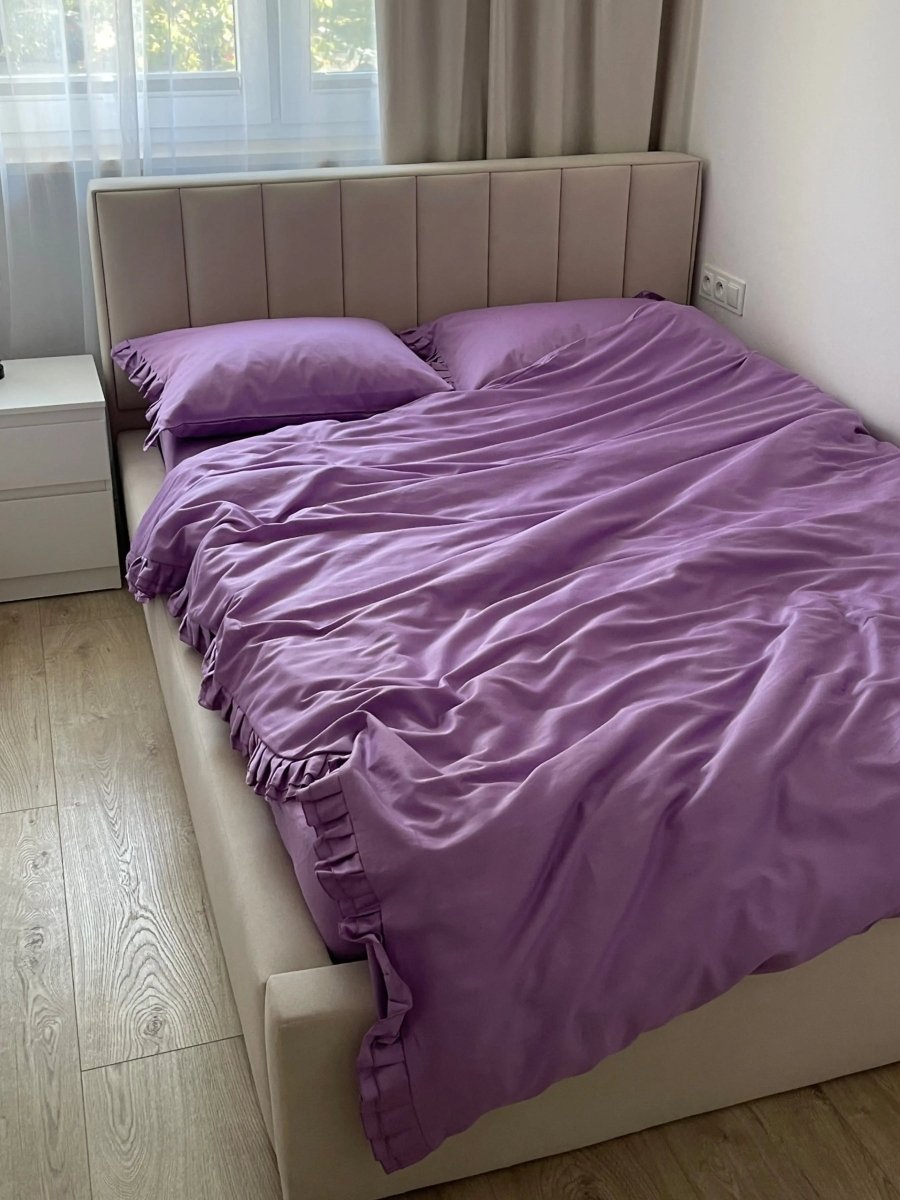 Pościel satynowa z merceryzowanej bawełny tureckiej 140 g/m² – liliowa z falbanką | Kolekcja Falbanki Wivanco Bedding