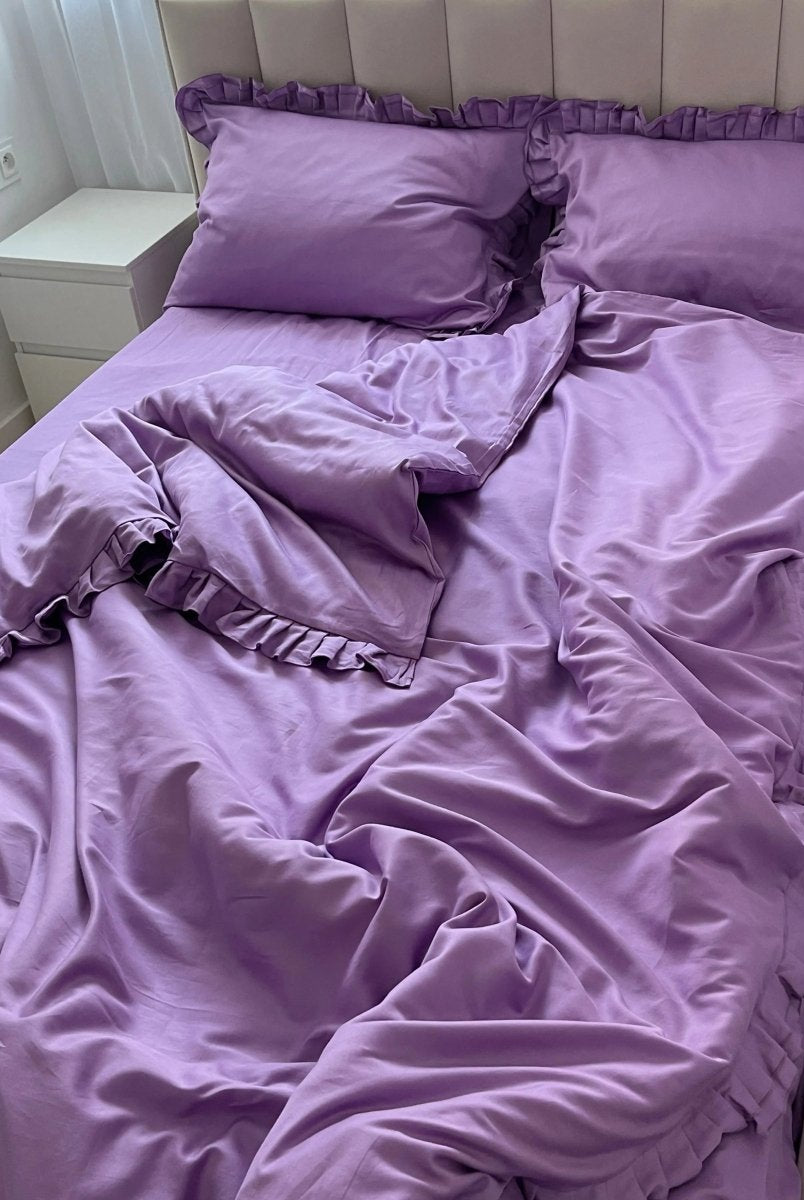 Pościel satynowa z merceryzowanej bawełny tureckiej 140 g/m² – liliowa z falbanką | Kolekcja Falbanki Wivanco Bedding