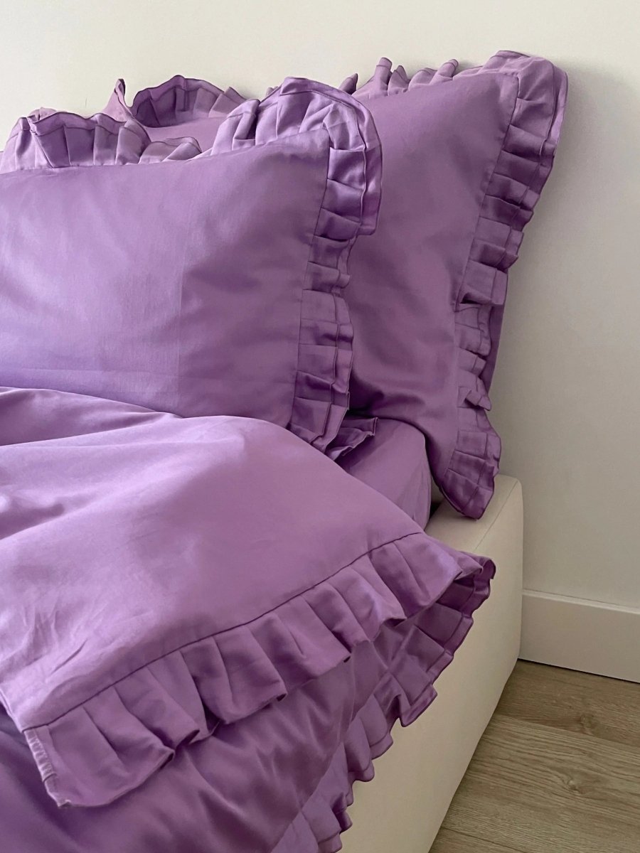 Pościel satynowa z merceryzowanej bawełny tureckiej 140 g/m² – liliowa z falbanką | Kolekcja Falbanki Wivanco Bedding