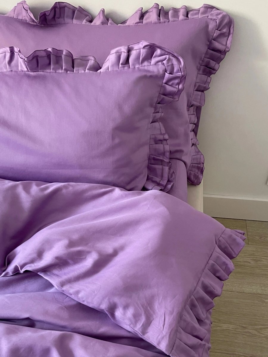 Pościel satynowa z merceryzowanej bawełny tureckiej 140 g/m² – liliowa z falbanką | Kolekcja Falbanki Wivanco Bedding