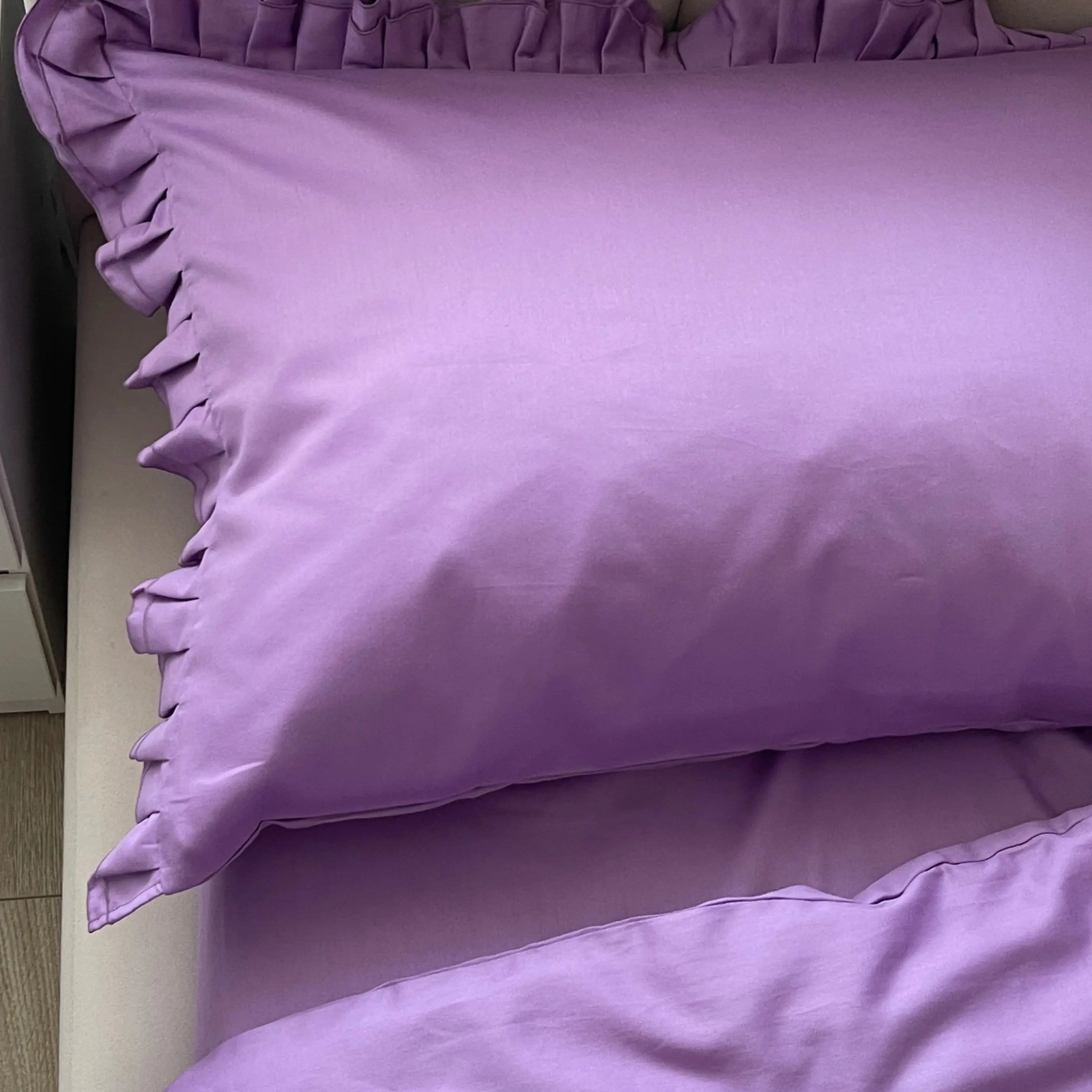 Pościel satynowa z merceryzowanej bawełny tureckiej 140 g/m² – liliowa z falbanką | Kolekcja Falbanki Wivanco Bedding
