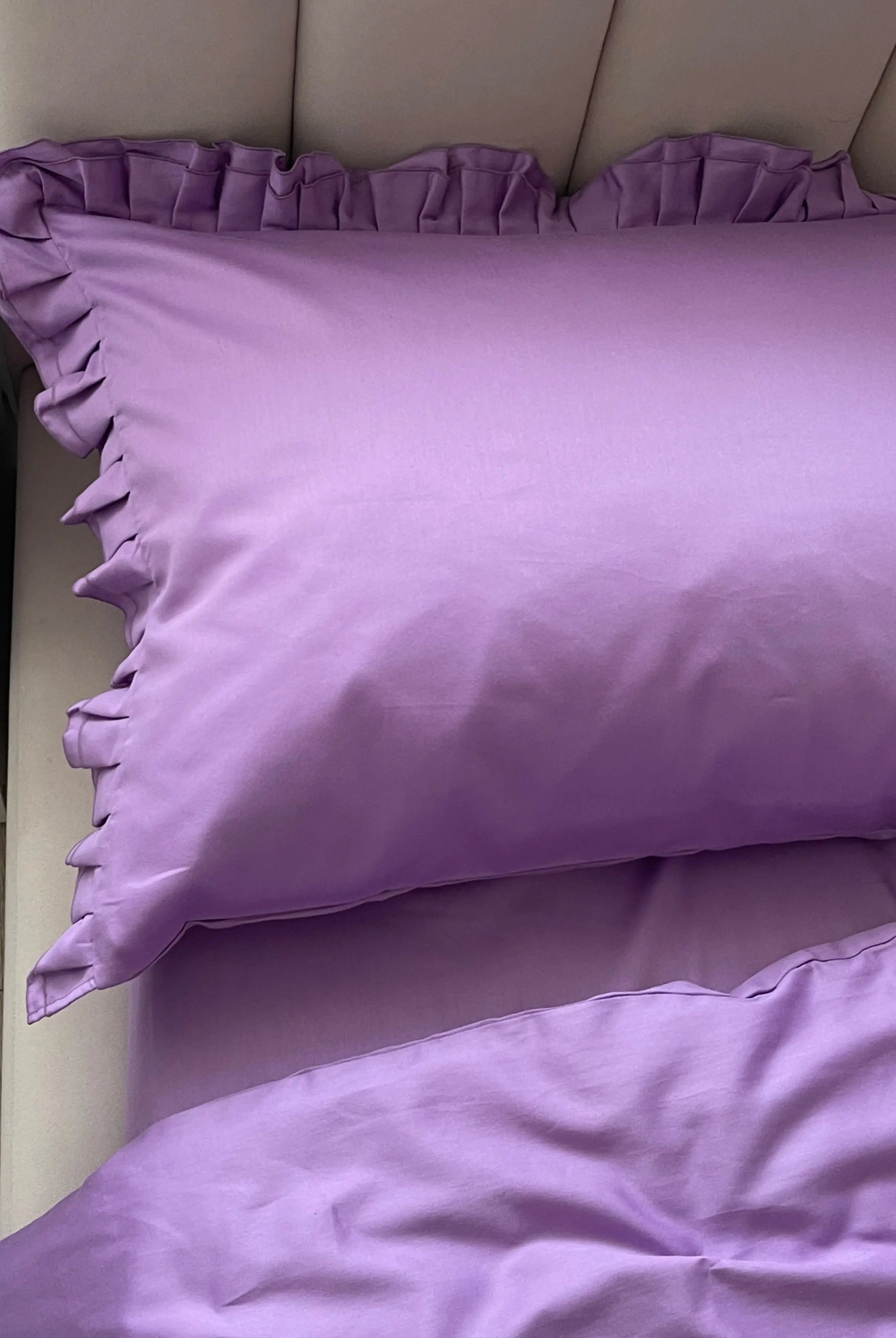 Pościel satynowa z merceryzowanej bawełny tureckiej 140 g/m² – liliowa z falbanką | Kolekcja Falbanki Wivanco Bedding