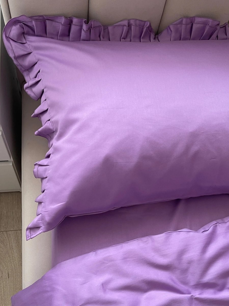Pościel satynowa z merceryzowanej bawełny tureckiej 140 g/m² – liliowa z falbanką | Kolekcja Falbanki Wivanco Bedding