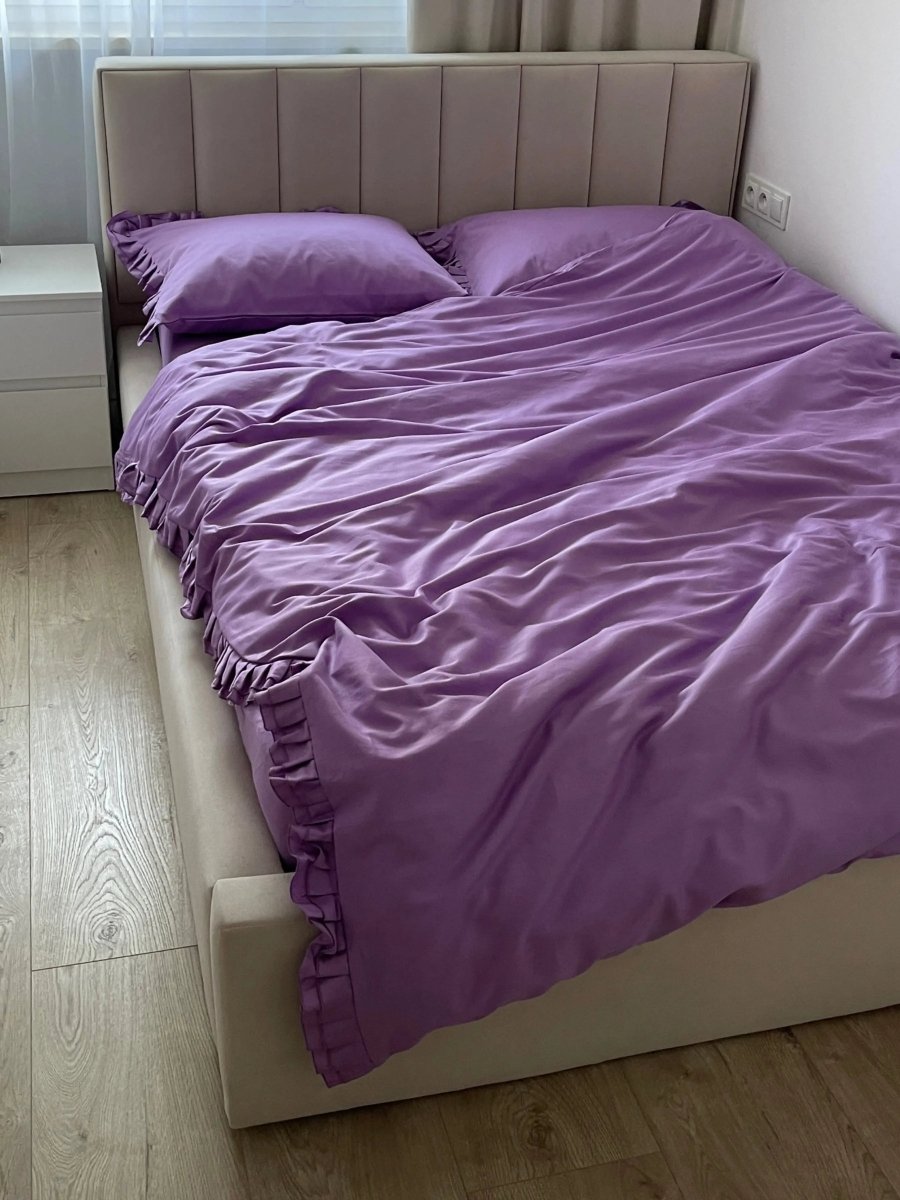 Pościel satynowa z merceryzowanej bawełny tureckiej 140 g/m² – liliowa z falbanką | Kolekcja Falbanki Wivanco Bedding