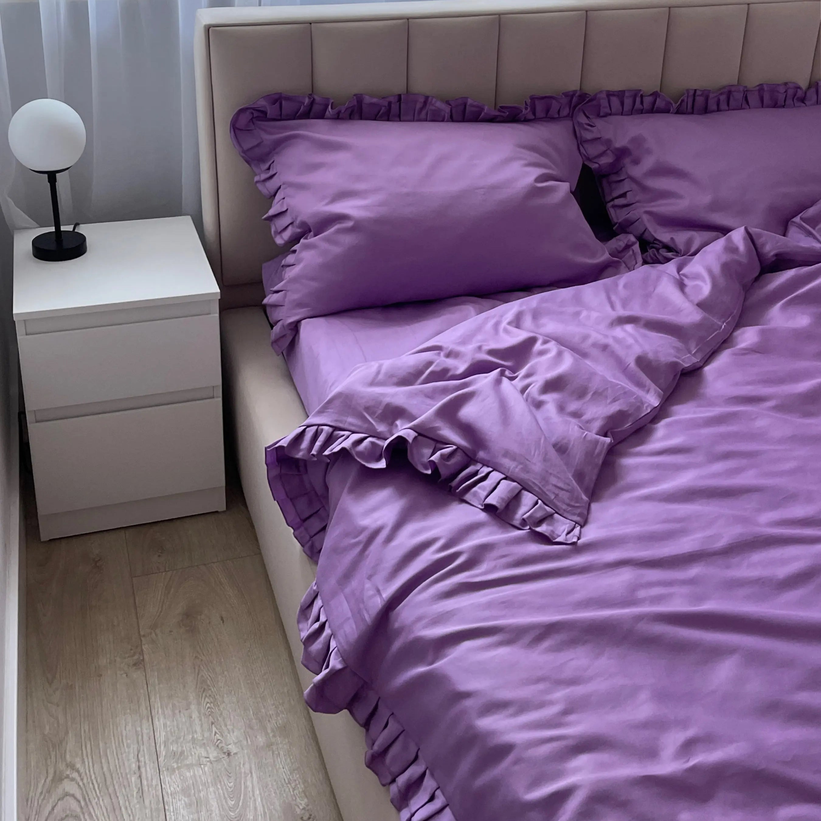 Pościel satynowa z merceryzowanej bawełny tureckiej 140 g/m² – liliowa z falbanką | Kolekcja Falbanki Wivanco Bedding
