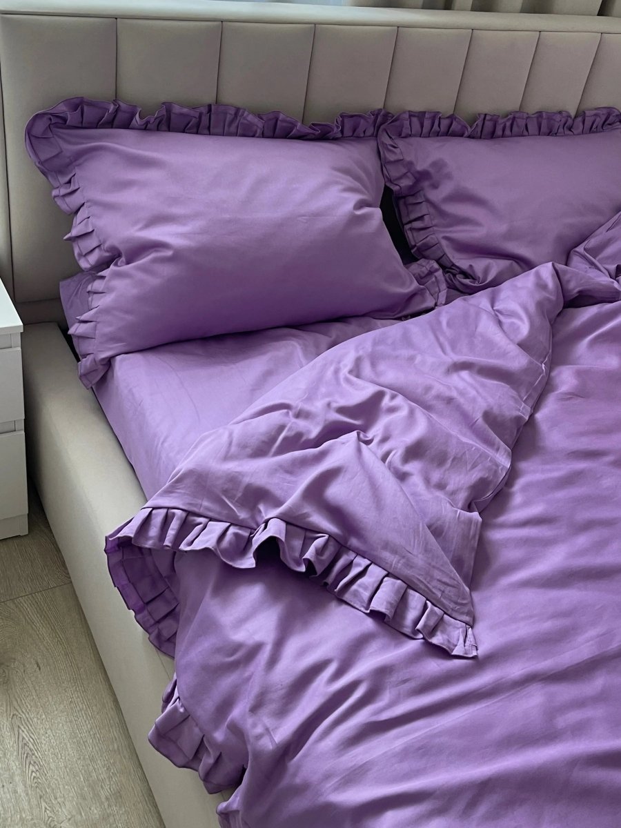 Pościel satynowa z merceryzowanej bawełny tureckiej 140 g/m² – liliowa z falbanką | Kolekcja Falbanki Wivanco Bedding