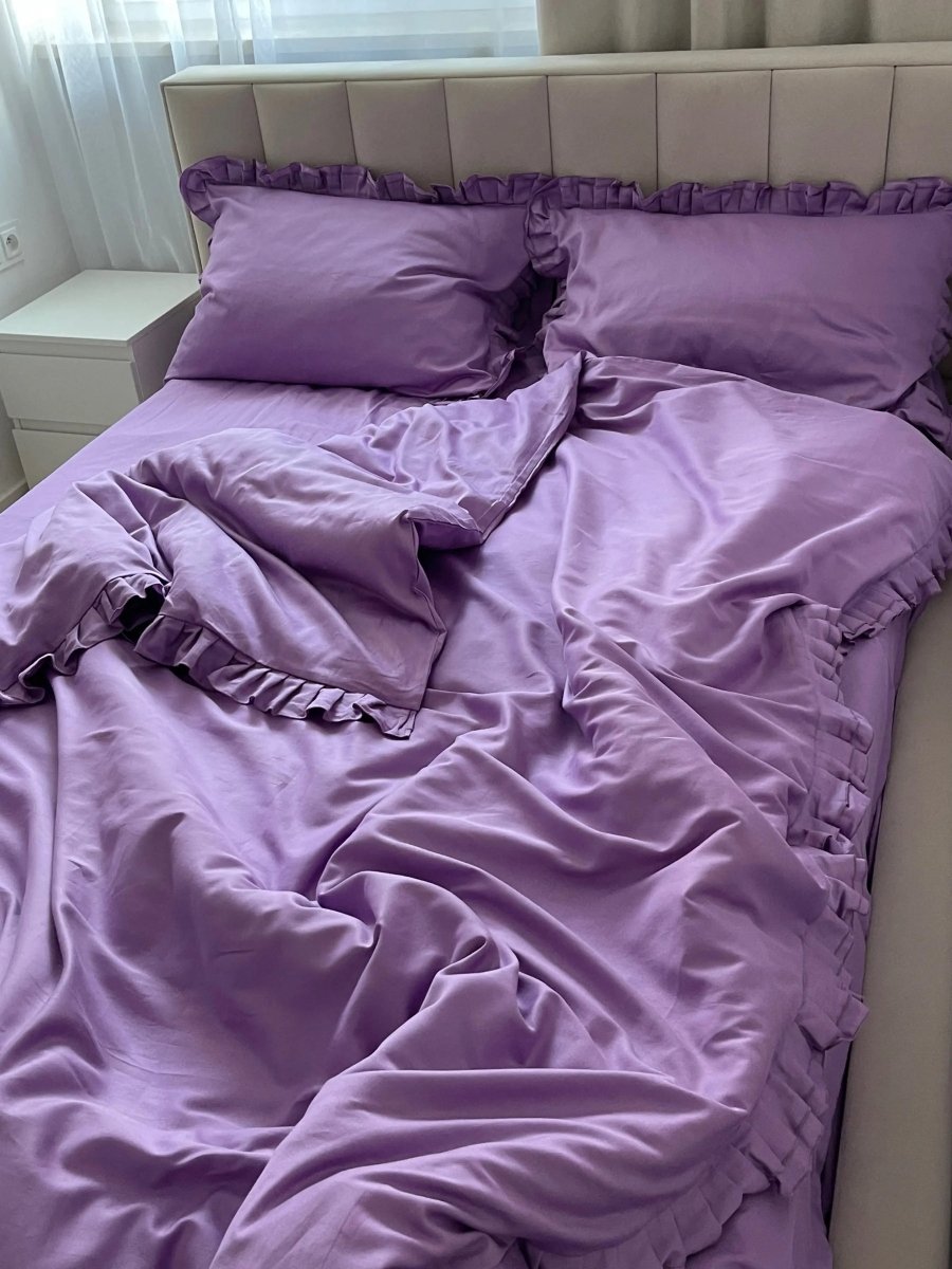 Pościel satynowa z merceryzowanej bawełny tureckiej 140 g/m² – liliowa z falbanką | Kolekcja Falbanki Wivanco Bedding