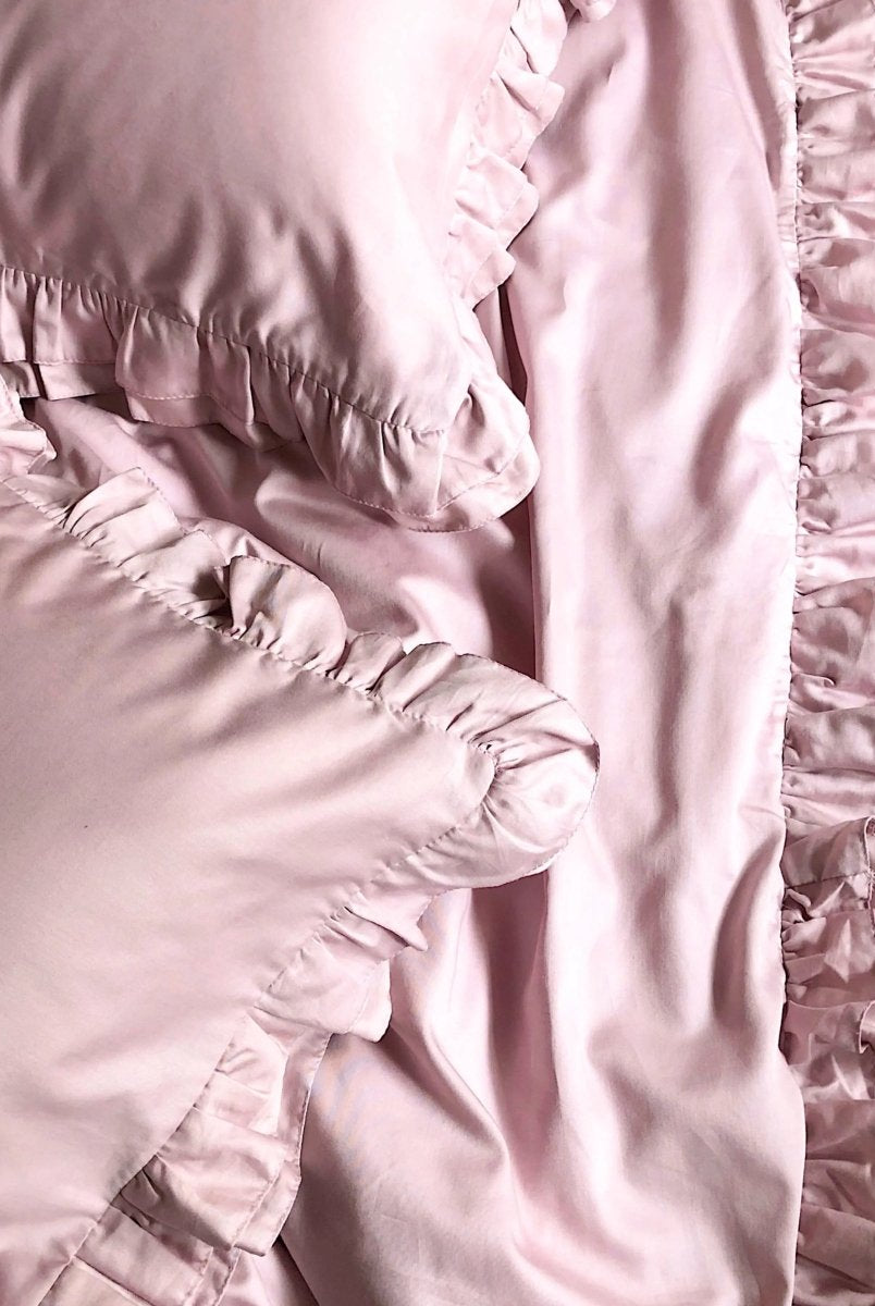 Pościel satynowa z merceryzowanej bawełny tureckiej 140 g/m² – różowa z falbanką | Kolekcja Falbanki Wivanco Bedding