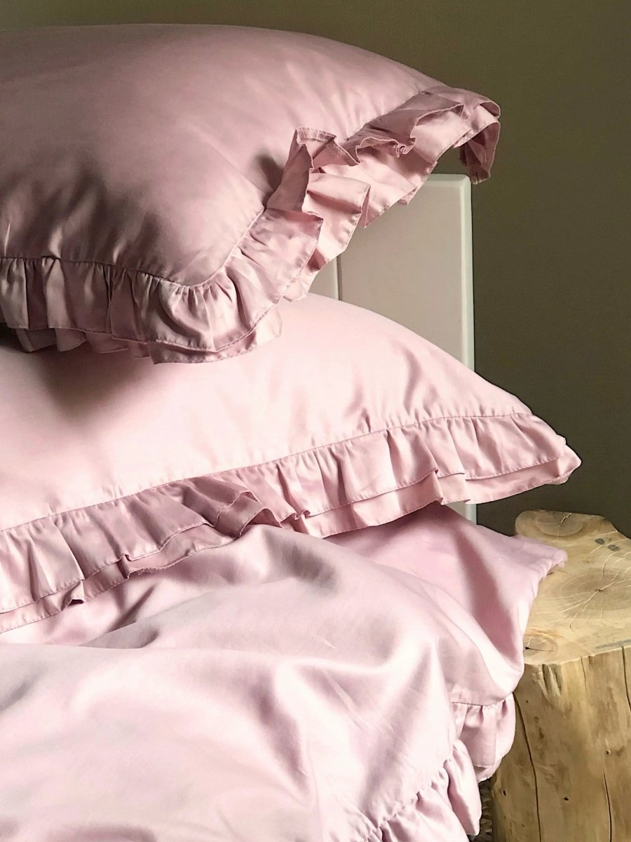 Pościel satynowa z merceryzowanej bawełny tureckiej 140 g/m² – różowa z falbanką | Kolekcja Falbanki Wivanco Bedding