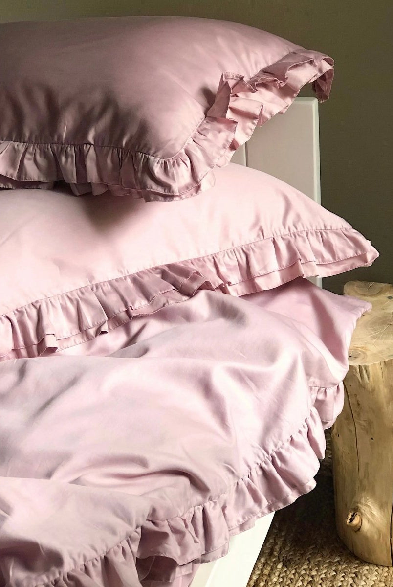 Pościel satynowa z merceryzowanej bawełny tureckiej 140 g/m² – różowa z falbanką | Kolekcja Falbanki Wivanco Bedding