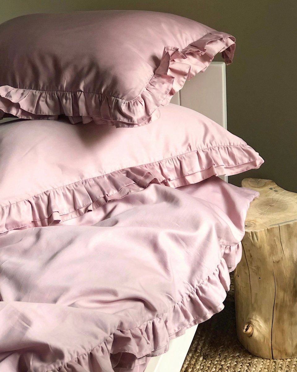 Pościel satynowa z merceryzowanej bawełny tureckiej 140 g/m² – różowa z falbanką | Kolekcja Falbanki Wivanco Bedding