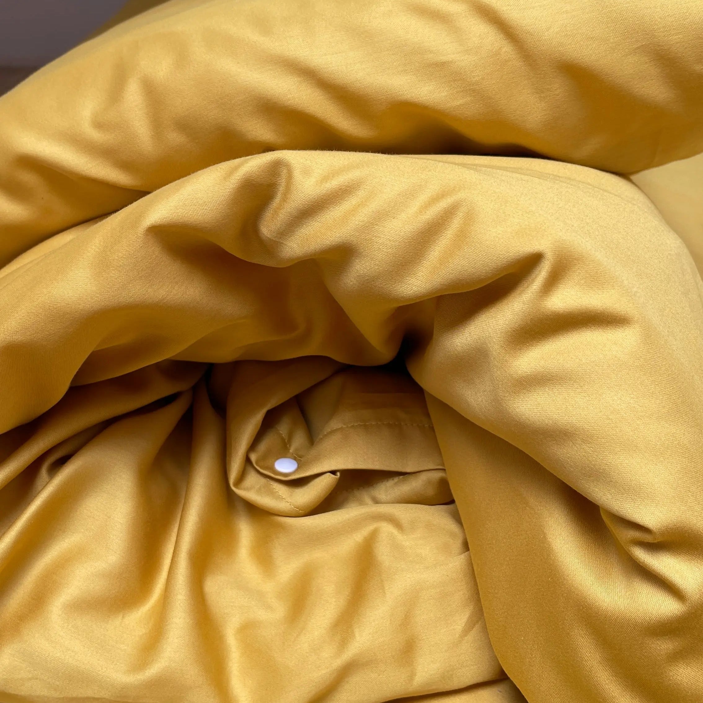 Pościel satynowa z merceryzowanej bawełny tureckiej 140 g/m² – żółta (miodowa) z falbanką | Kolekcja Falbanki Wivanco Bedding