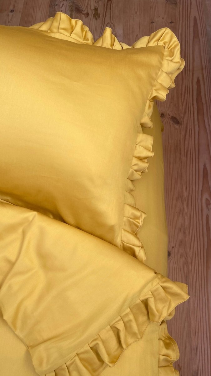 Pościel satynowa z merceryzowanej bawełny tureckiej 140 g/m² – żółta (miodowa) z falbanką | Kolekcja Falbanki Wivanco Bedding