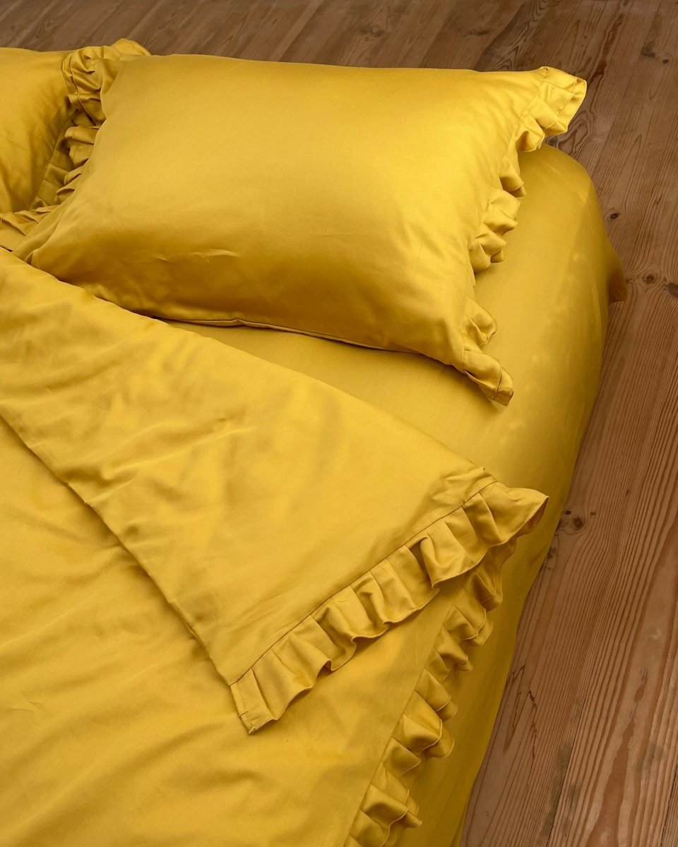 Pościel satynowa z merceryzowanej bawełny tureckiej 140 g/m² – żółta (miodowa) z falbanką | Kolekcja Falbanki Wivanco Bedding