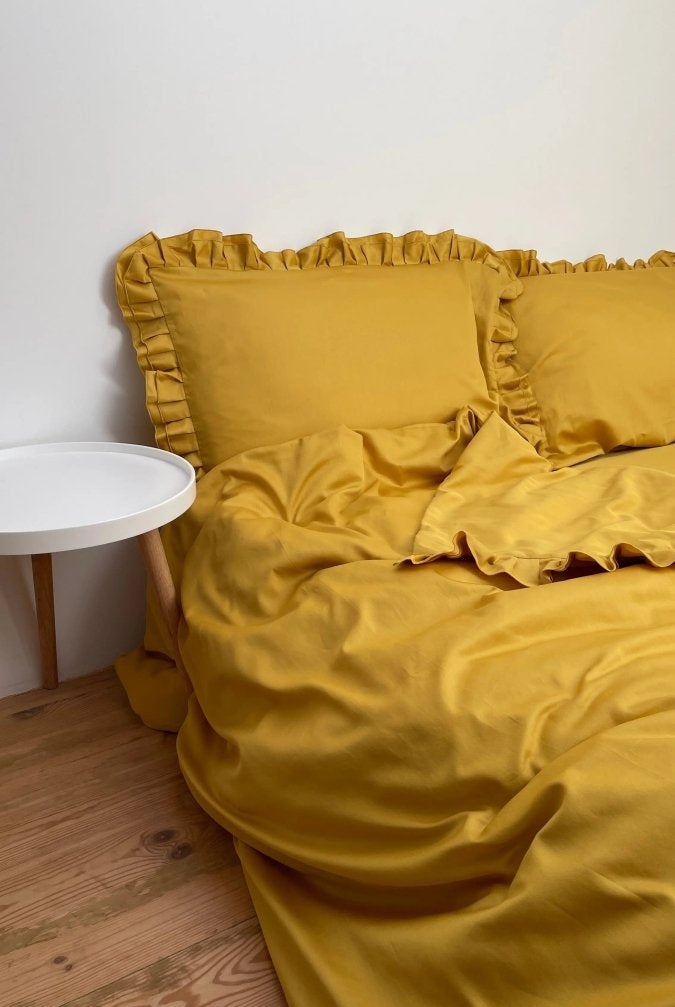 Pościel satynowa z merceryzowanej bawełny tureckiej 140 g/m² – żółta (miodowa) z falbanką | Kolekcja Falbanki Wivanco Bedding