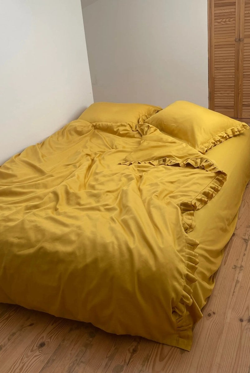 Pościel satynowa z merceryzowanej bawełny tureckiej 140 g/m² – żółta (miodowa) z falbanką | Kolekcja Falbanki Wivanco Bedding