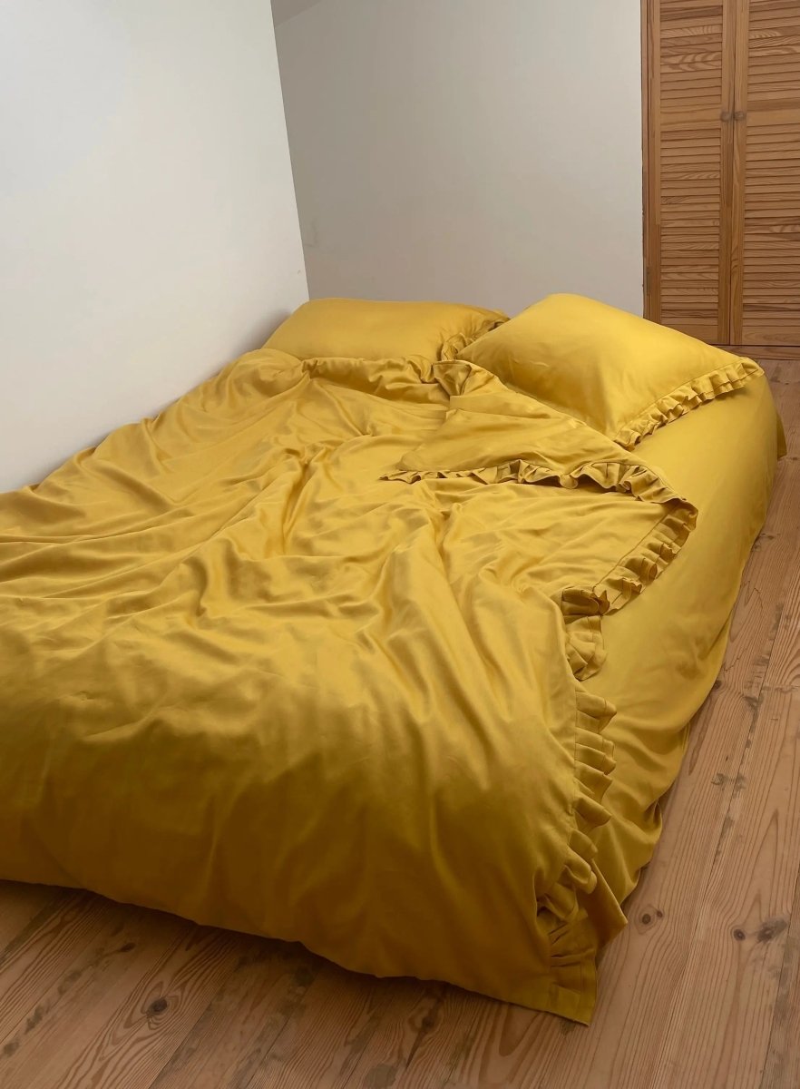 Pościel satynowa z merceryzowanej bawełny tureckiej 140 g/m² – żółta (miodowa) z falbanką | Kolekcja Falbanki Wivanco Bedding