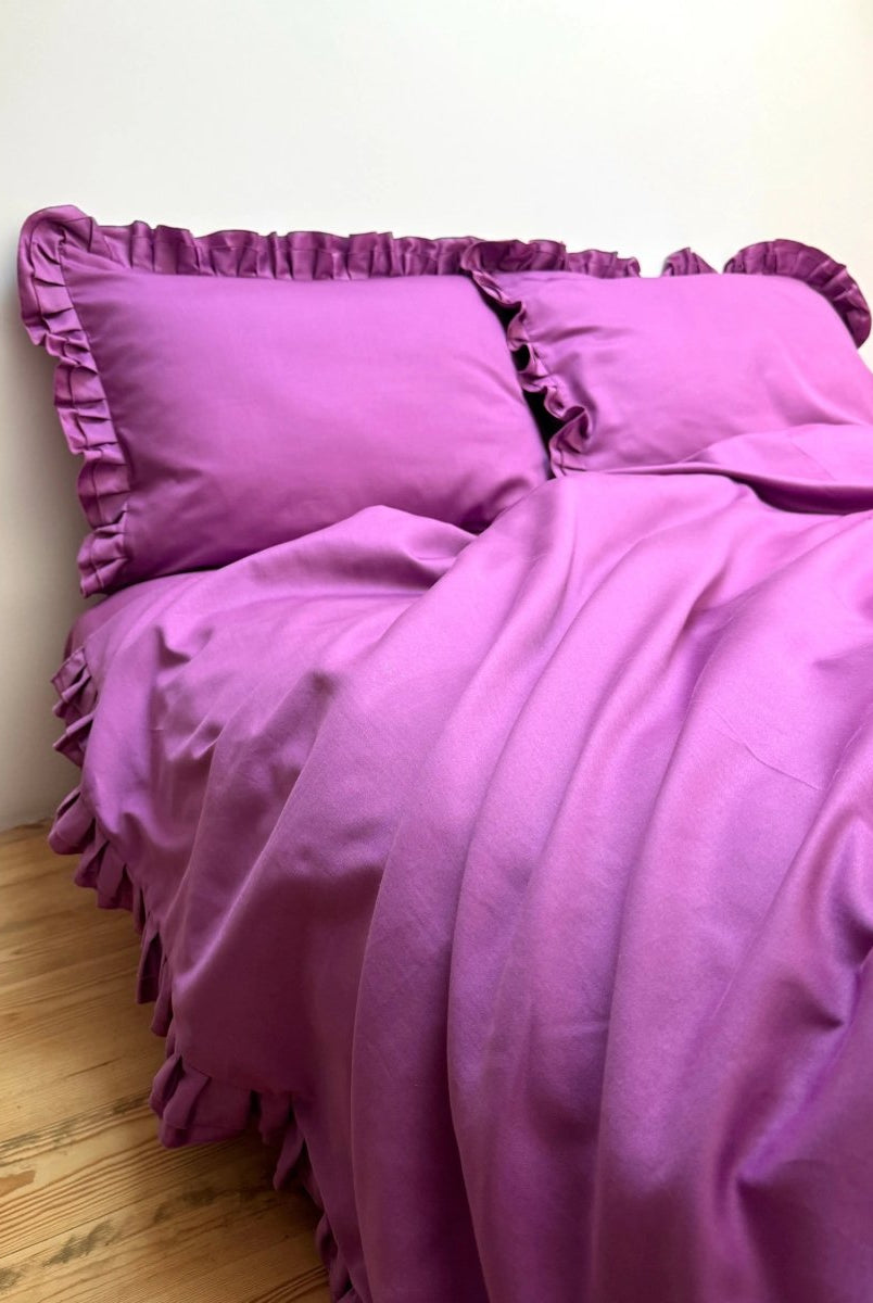 Pościel satynowa z merceryzowanej bawełny tureckiej 140 g/m² – ciemnoszara z falbanką | Kolekcja Falbanki Wivanco Bedding