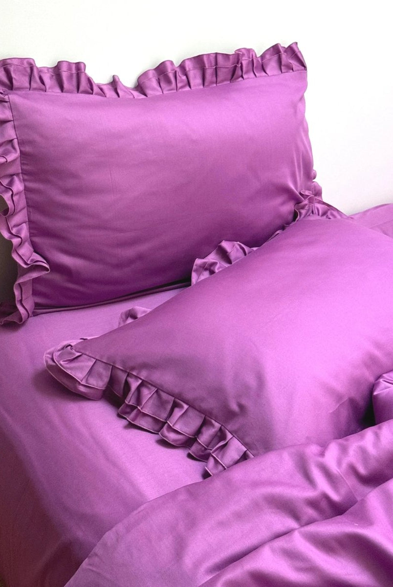 Pościel satynowa z merceryzowanej bawełny tureckiej 140 g/m² – ciemnoszara z falbanką | Kolekcja Falbanki Wivanco Bedding