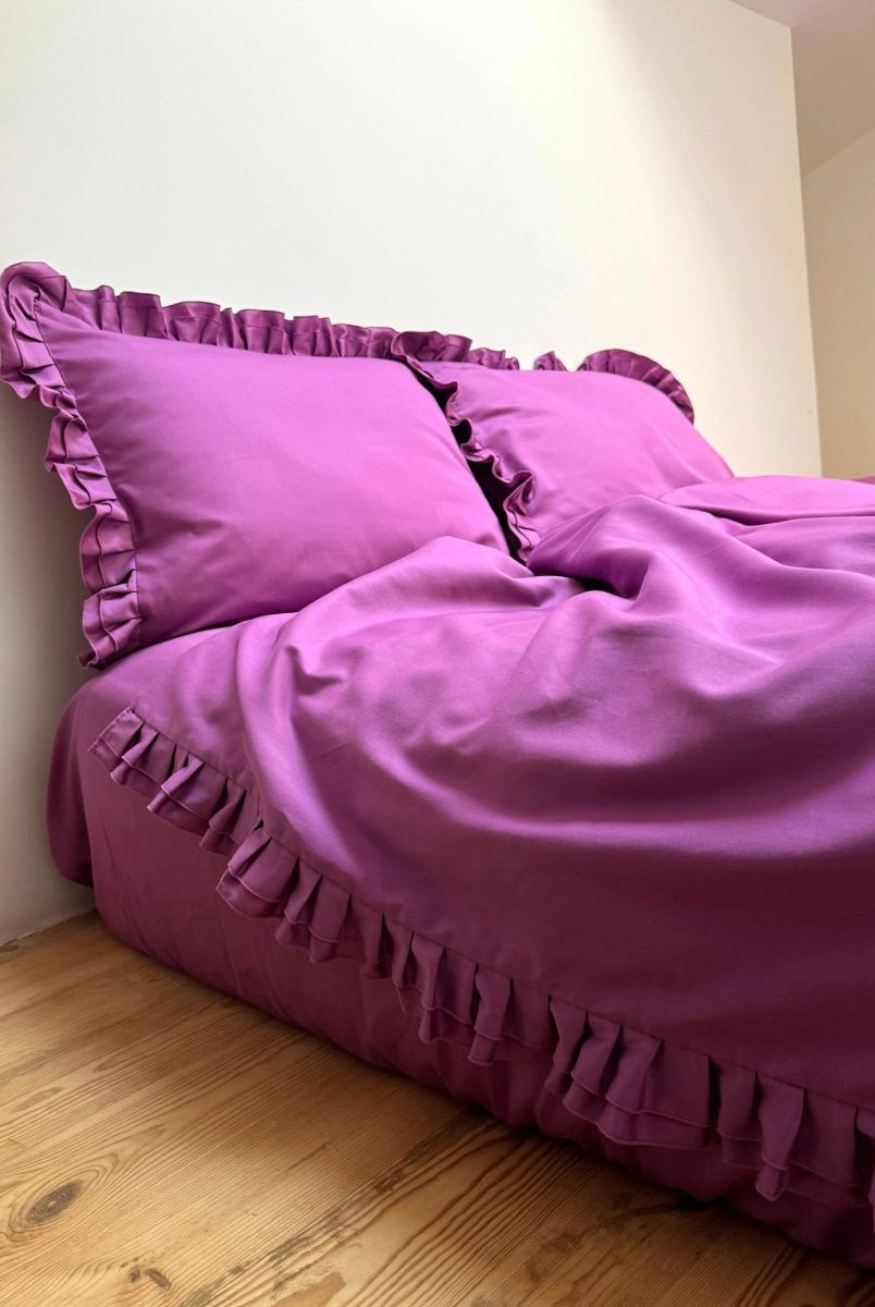 Pościel satynowa z merceryzowanej bawełny tureckiej 140 g/m² – ciemnoszara z falbanką | Kolekcja Falbanki Wivanco Bedding