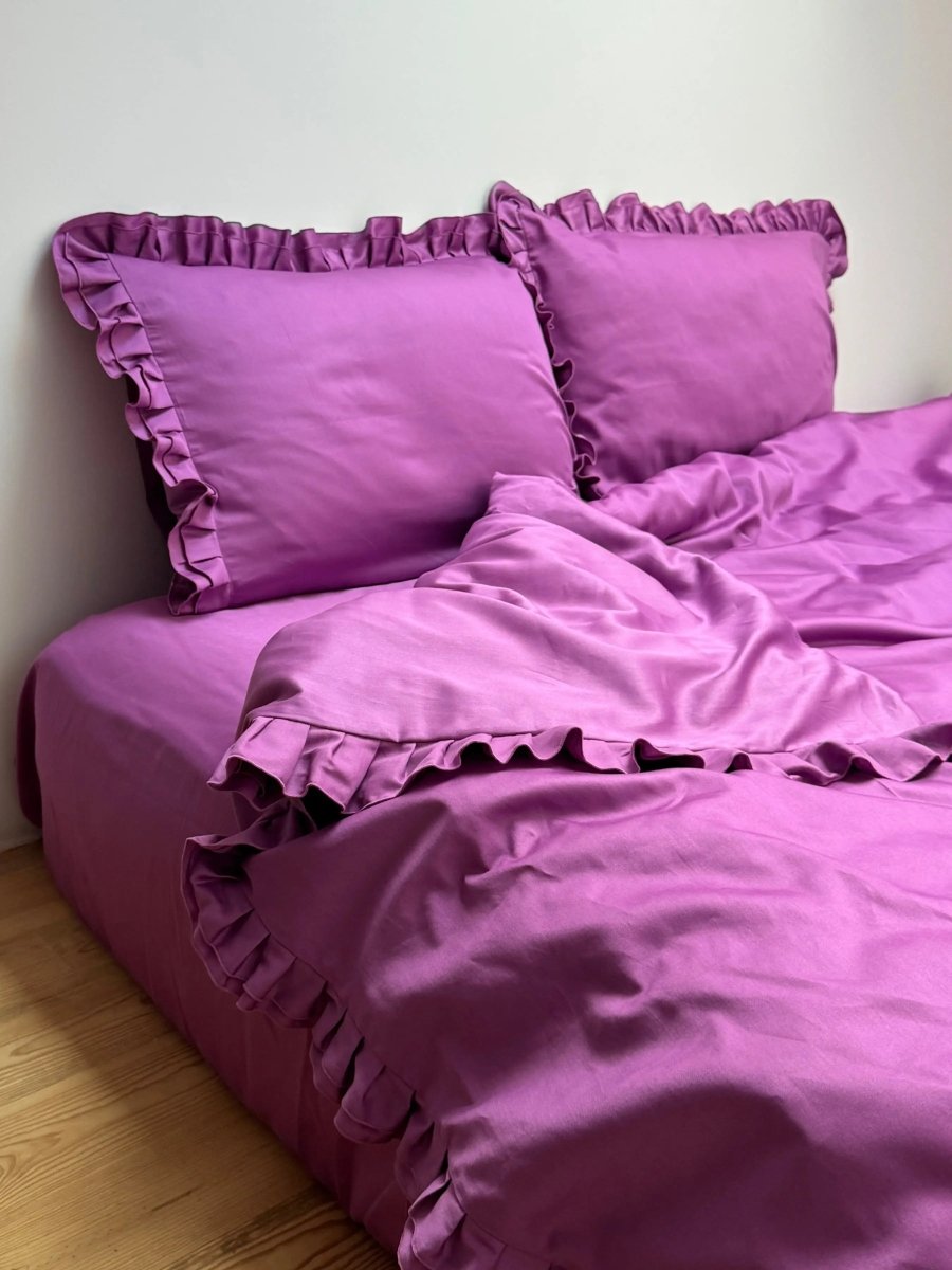 Pościel satynowa z merceryzowanej bawełny tureckiej 140 g/m² – ciemnoszara z falbanką | Kolekcja Falbanki Wivanco Bedding