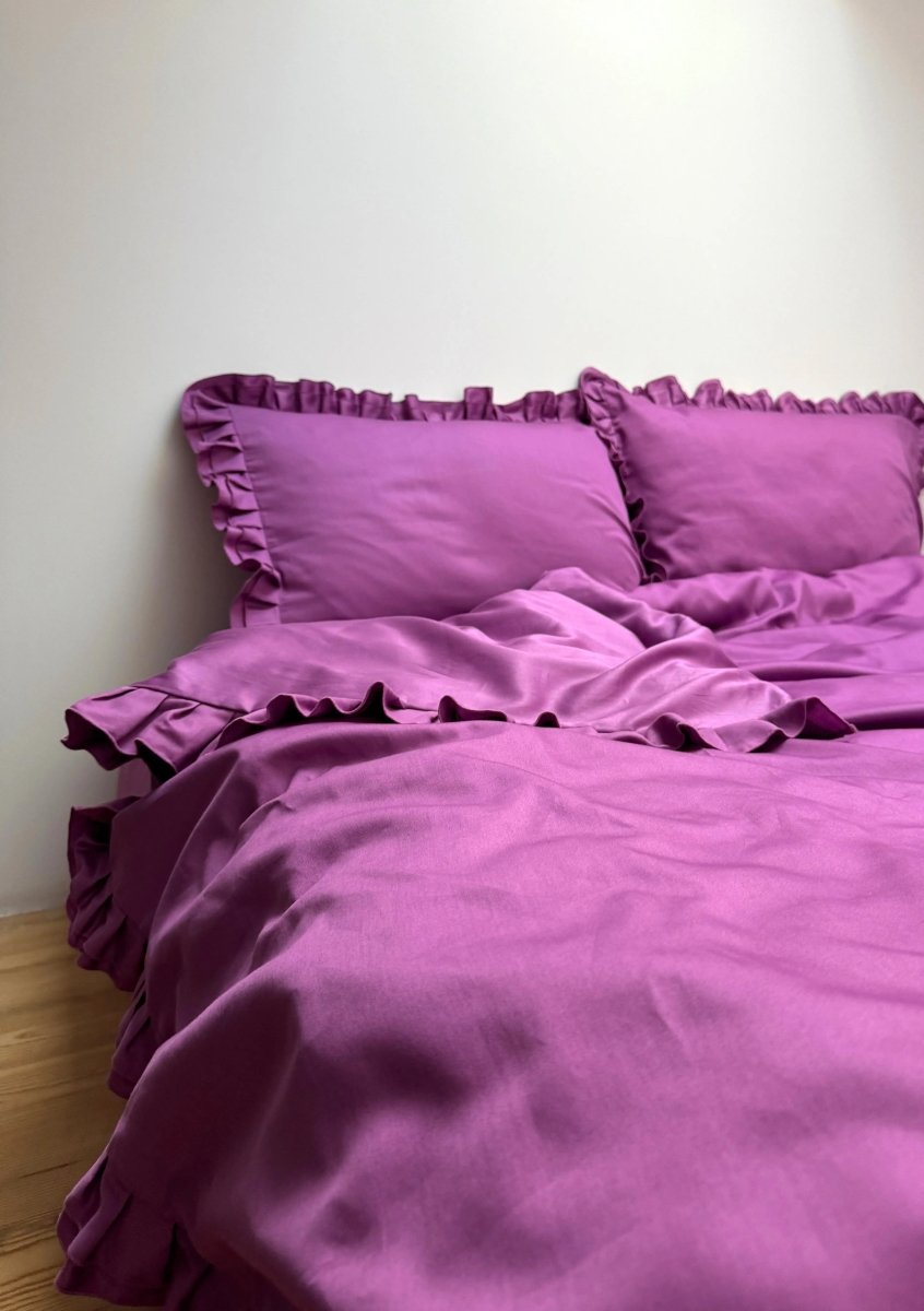 Pościel satynowa z merceryzowanej bawełny tureckiej 140 g/m² – ciemnoszara z falbanką | Kolekcja Falbanki Wivanco Bedding
