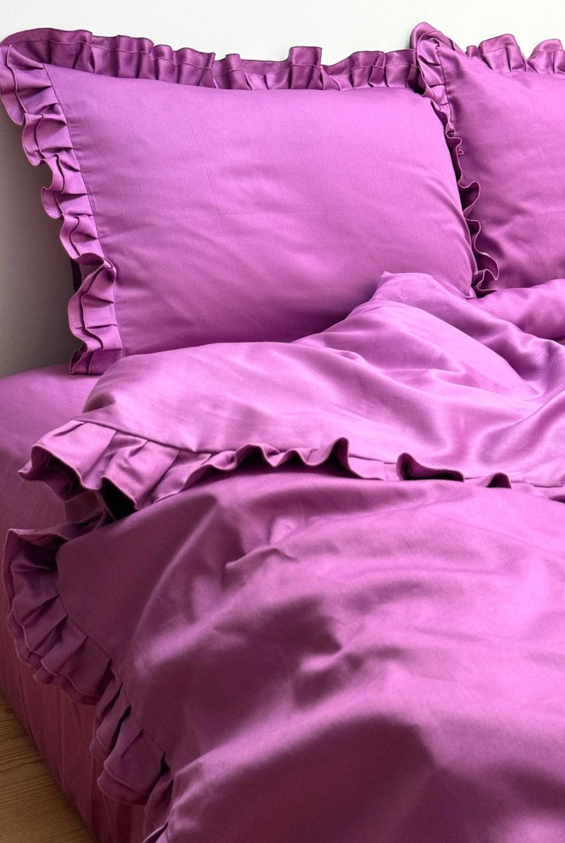 Pościel satynowa z merceryzowanej bawełny tureckiej 140 g/m² – ciemnoszara z falbanką | Kolekcja Falbanki Wivanco Bedding