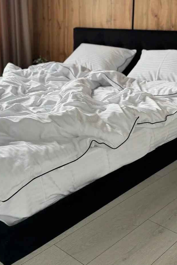 Pościel z Merceryzowanej Satyny z Czarną Lamówką w Pasy – Biała, 100% Bawełna Turecka, 140 g/m², Kolekcja Premium