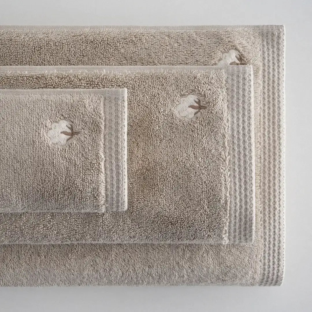 ręcznik haftowany z bawełny organicznej