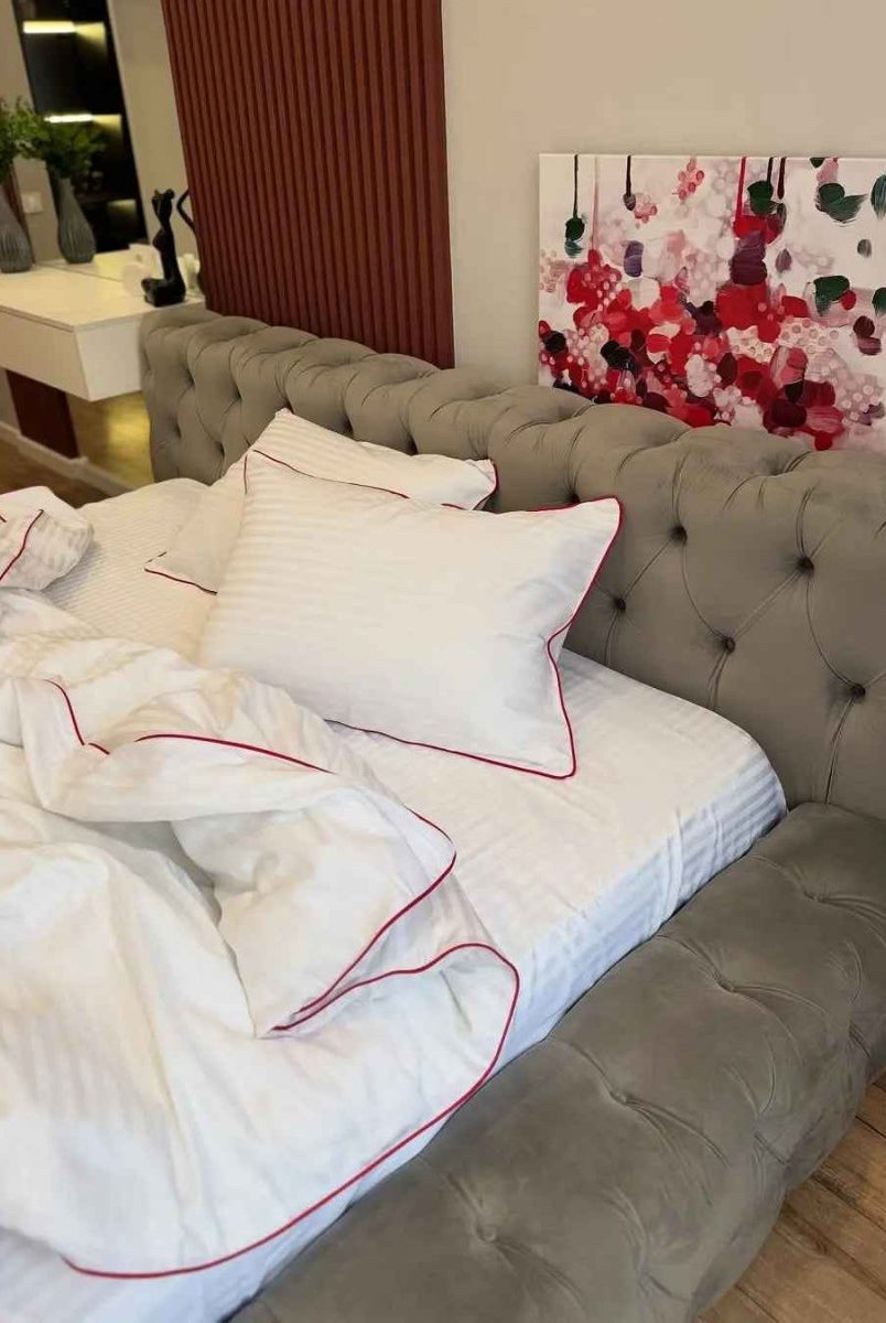 Pościel z Merceryzowanej Satyny z Czerwoną Lamówką w Pasy – Biała, 100% Bawełna Turecka, 140 g/m², Kolekcja Premium