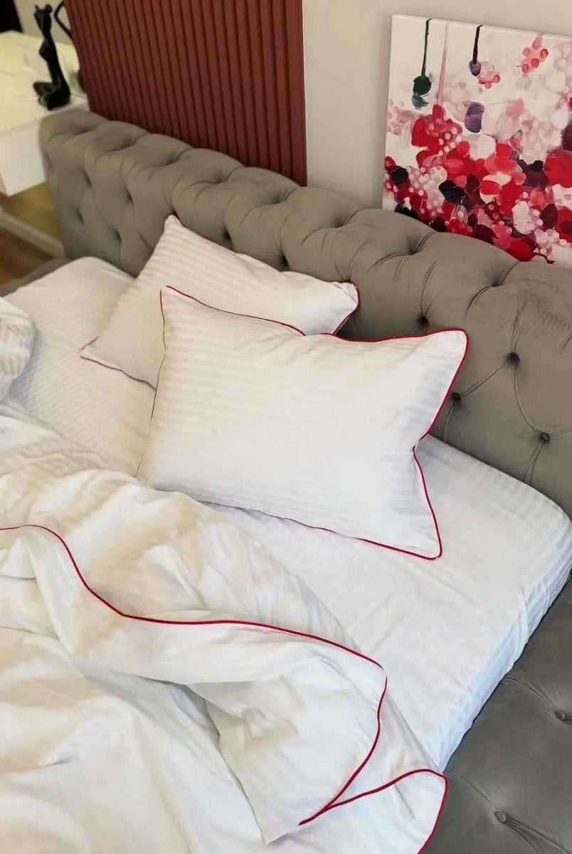 Pościel z Merceryzowanej Satyny z Czerwoną Lamówką w Pasy – Biała, 100% Bawełna Turecka, 140 g/m², Kolekcja Premium