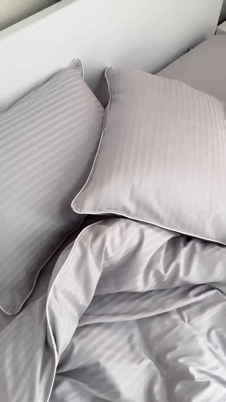 Pościel z Merceryzowanej Satyny – Jasnoszary w Paski z Białą Lamówką, 100% Bawełna Turecka, 140 g/m², Kolekcja Premium