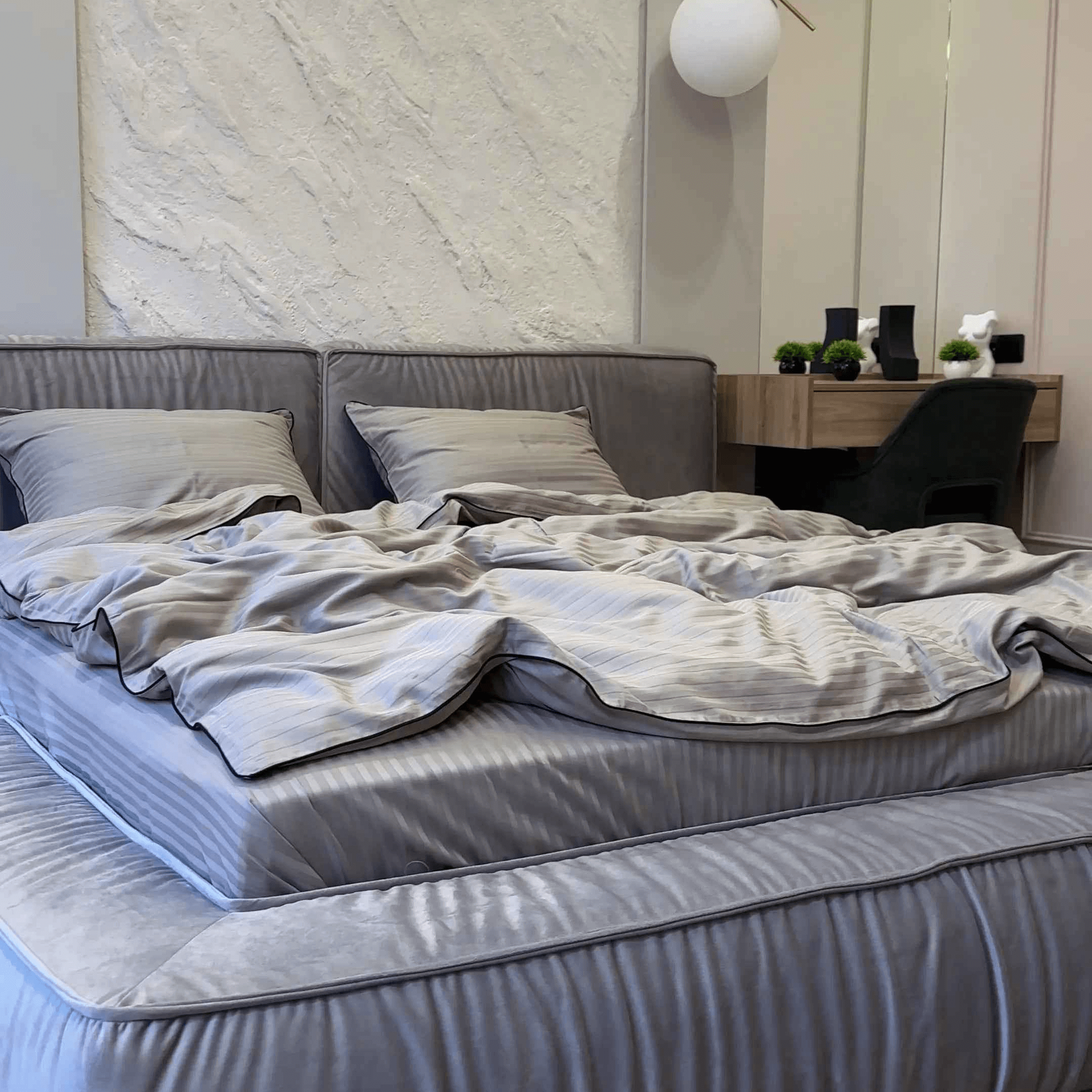 Pościel z Merceryzowanej Satyny – Jasny Grafit z Czarną Lamówką, 100% Bawełna Turecka, 140 g/m², Kolekcja Premium