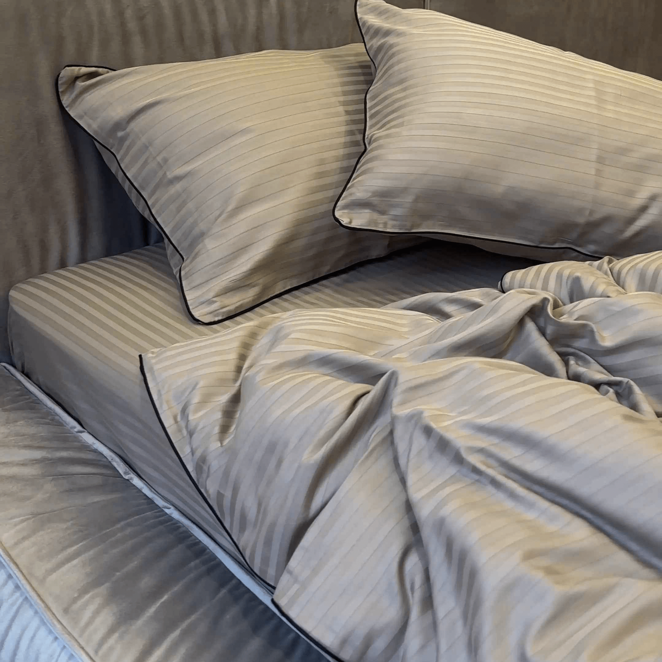 Pościel z Merceryzowanej Satyny – Jasny Grafit z Czarną Lamówką, 100% Bawełna Turecka, 140 g/m², Kolekcja Premium