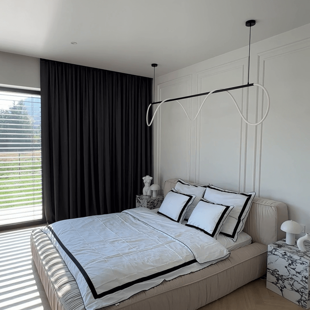 pościel czarna z białą lamówką