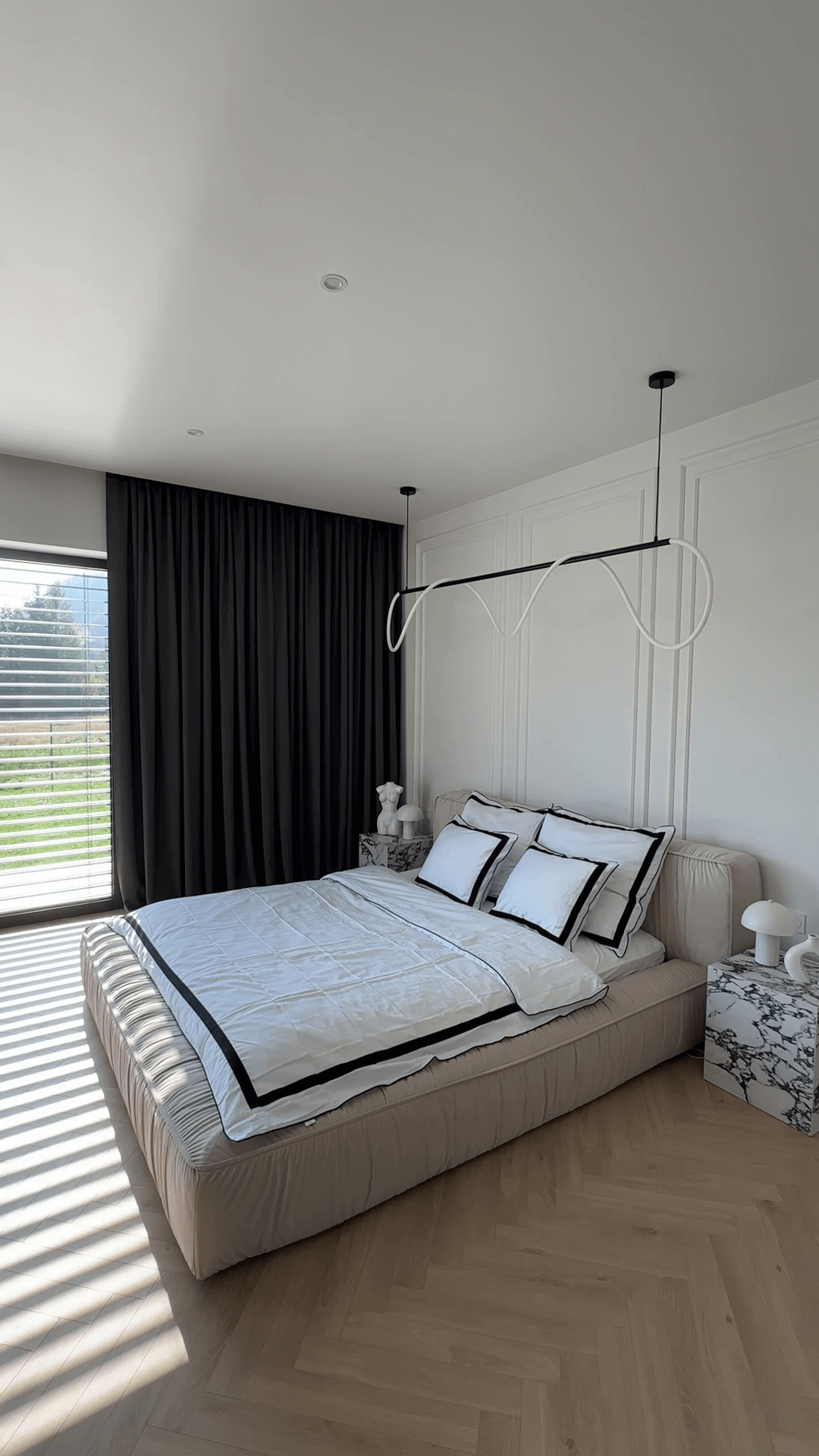 pościel czarna z białą lamówką