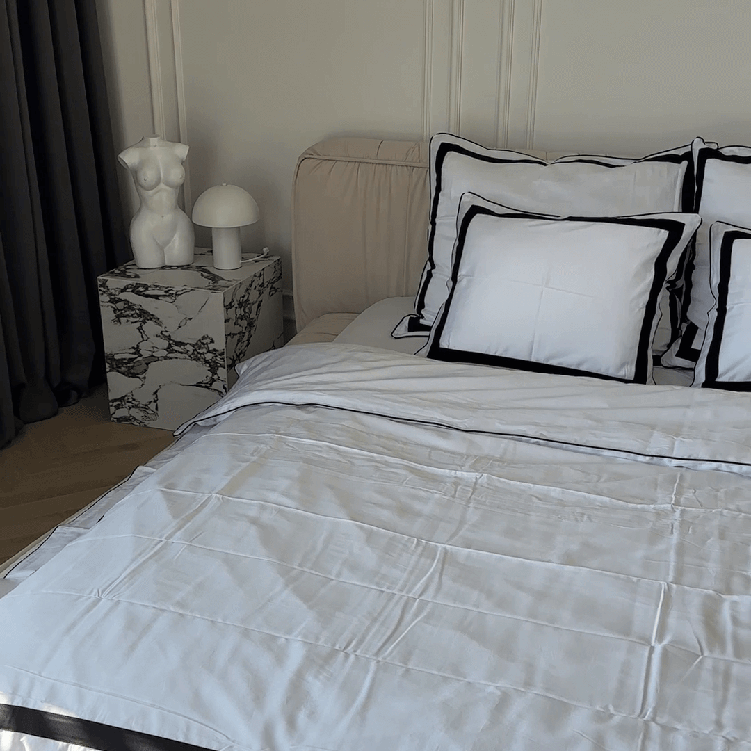 pościel czarna z białą lamówką