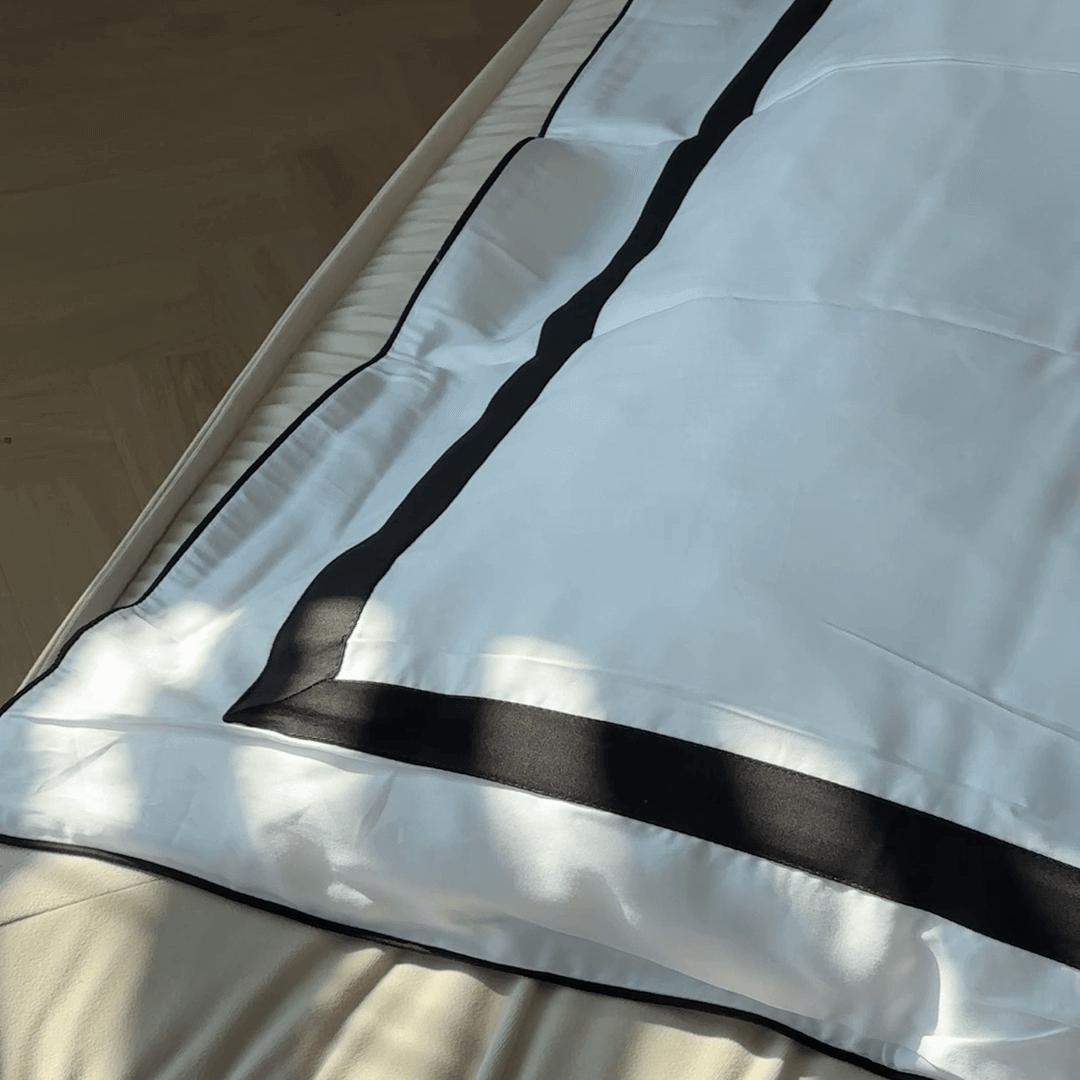 pościel czarna z białą lamówką