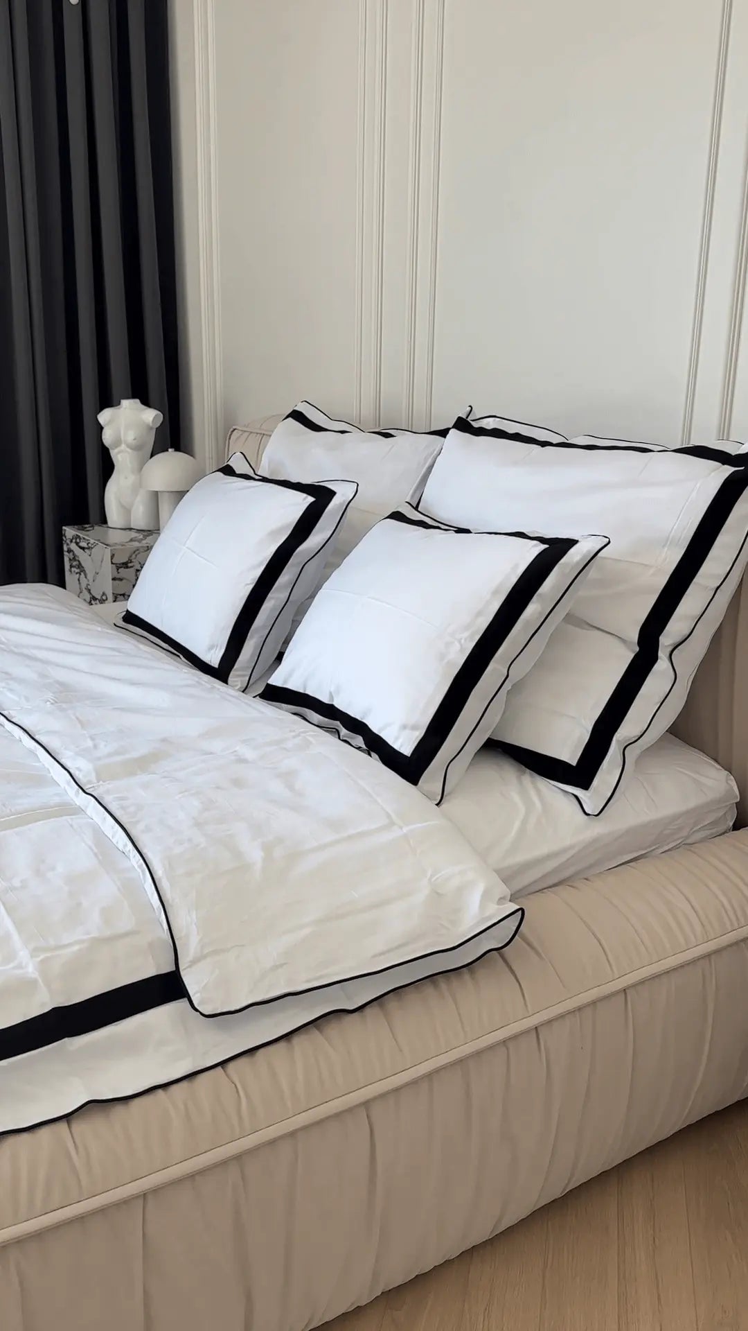 pościel czarna z białą lamówką