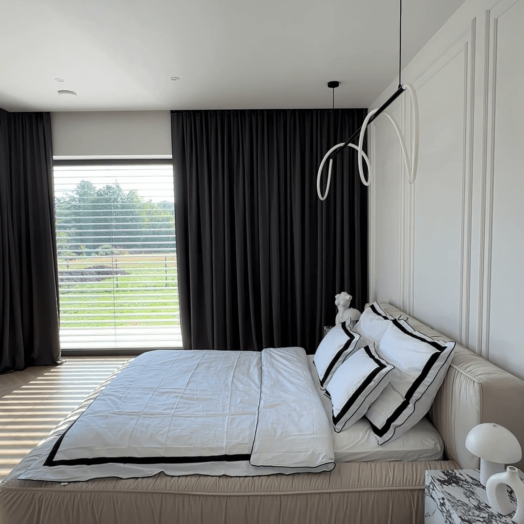 pościel czarna z białą lamówką