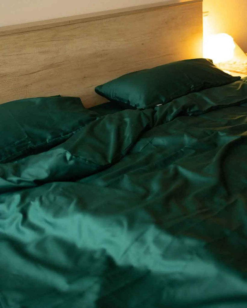 Luksusowe Prześcieradło z Gumką z Satynowej Bawełny 100% – Ciemnozielone – Miękkość i Elegancja